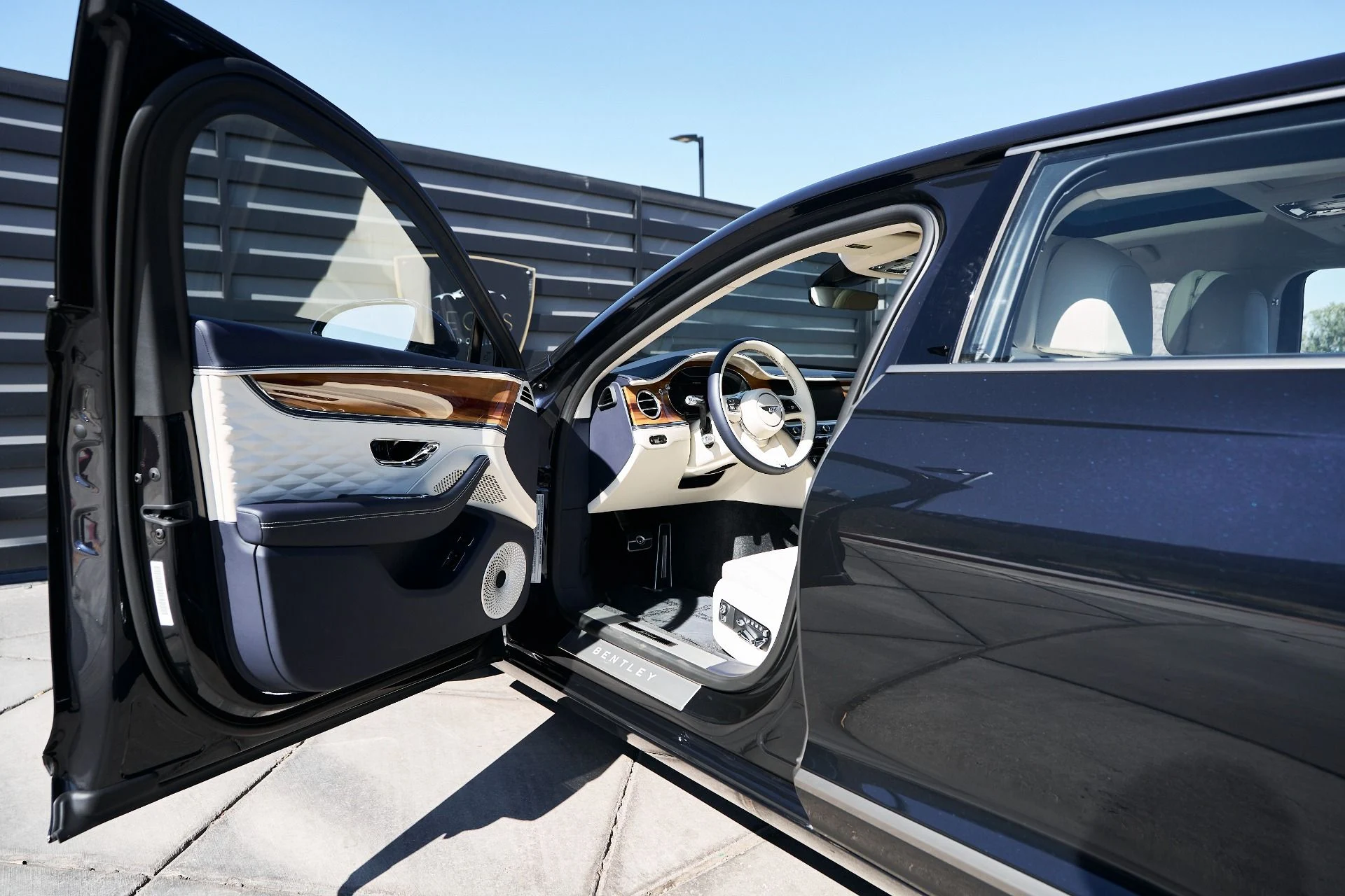 mph026_1527800063_Used_2024_Bentley_Flying_Spur_Mulliner_W12_1760650633_69ad9efbef