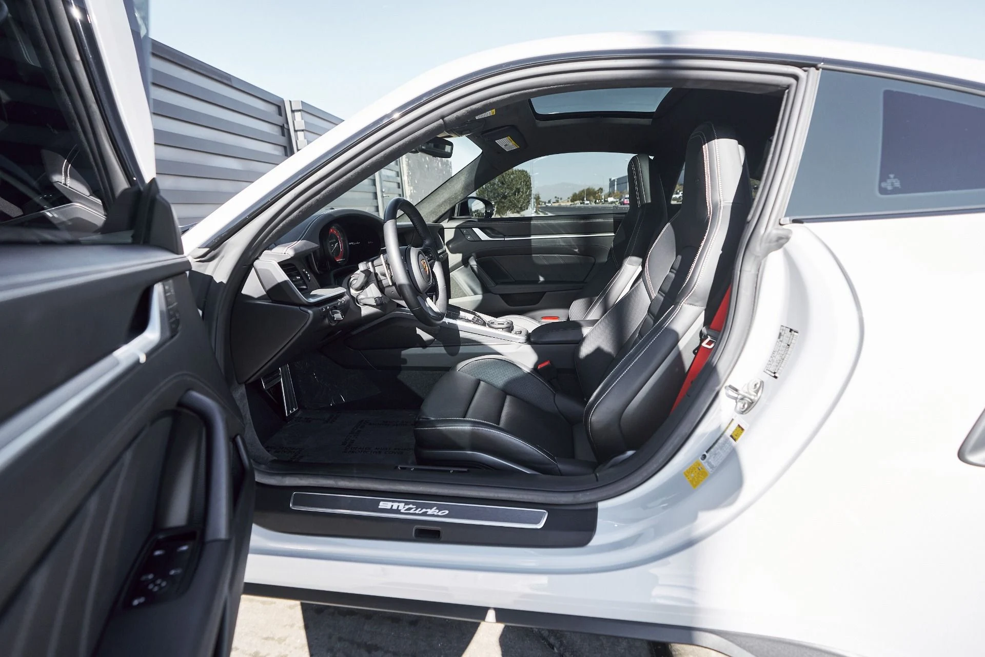 mph026_1528001003_Used_2024_Porsche_911_Turbo_1765332428_ba19d16a12