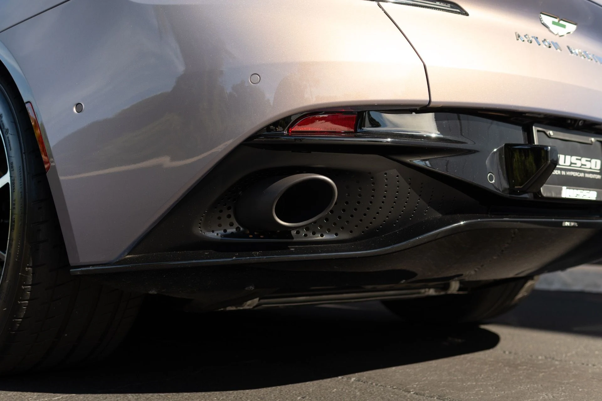 mph026_1532384169_Used_2023_Aston_Martin_DB_11_V8_1765580220_209425710a