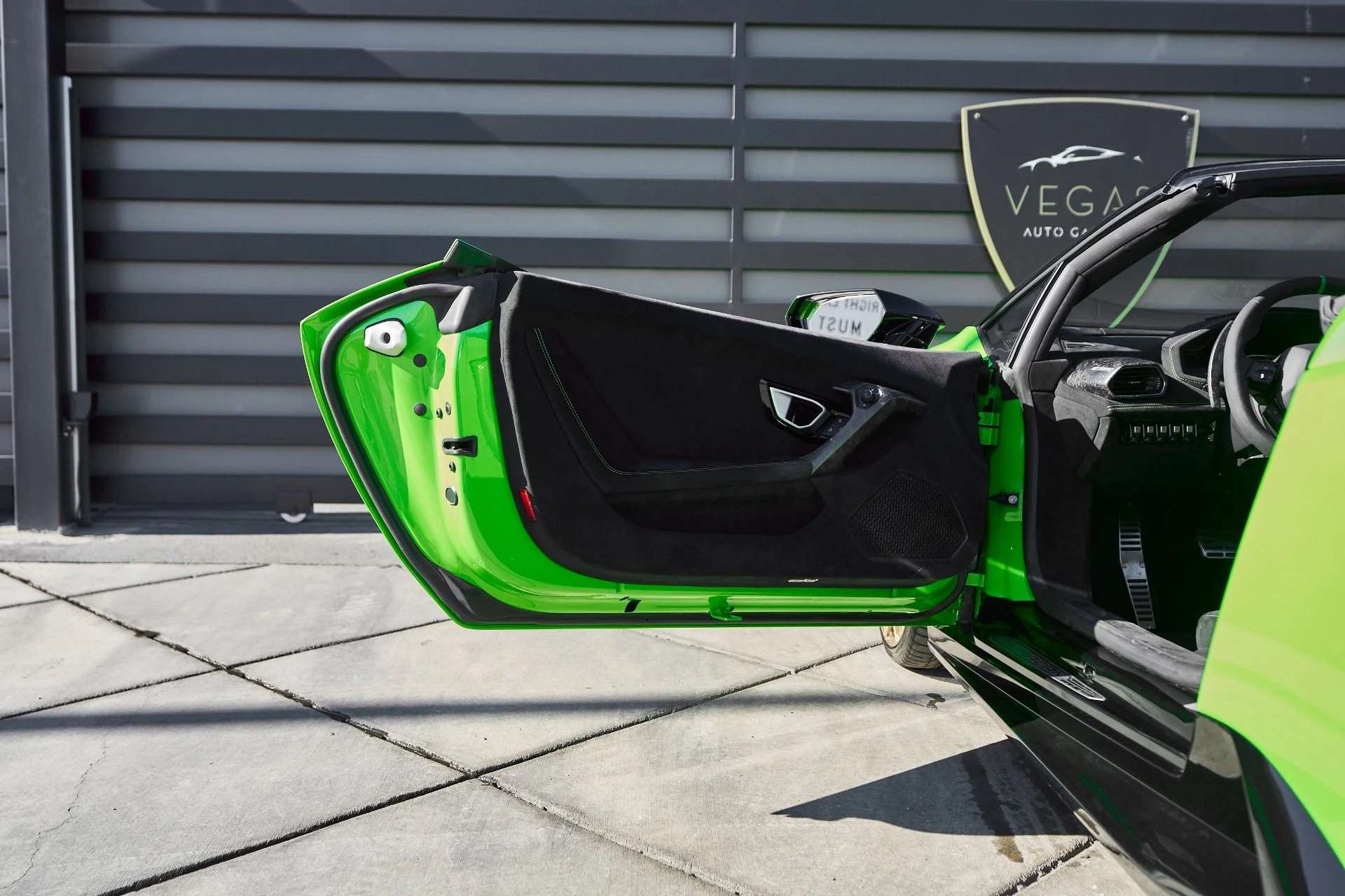 mph026_156839069_Used_2019_Lamborghini_Huracan_Performante_Spyder_1764058281_9b07521055