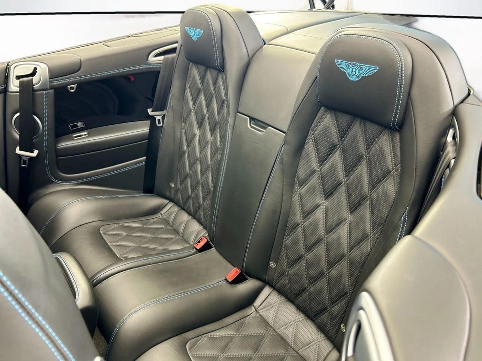 mph026_1569570531_used_2014_bentley_continental_gt_v8_s_2drconvertible_8119_22979396_27_1024_0494ef8c98