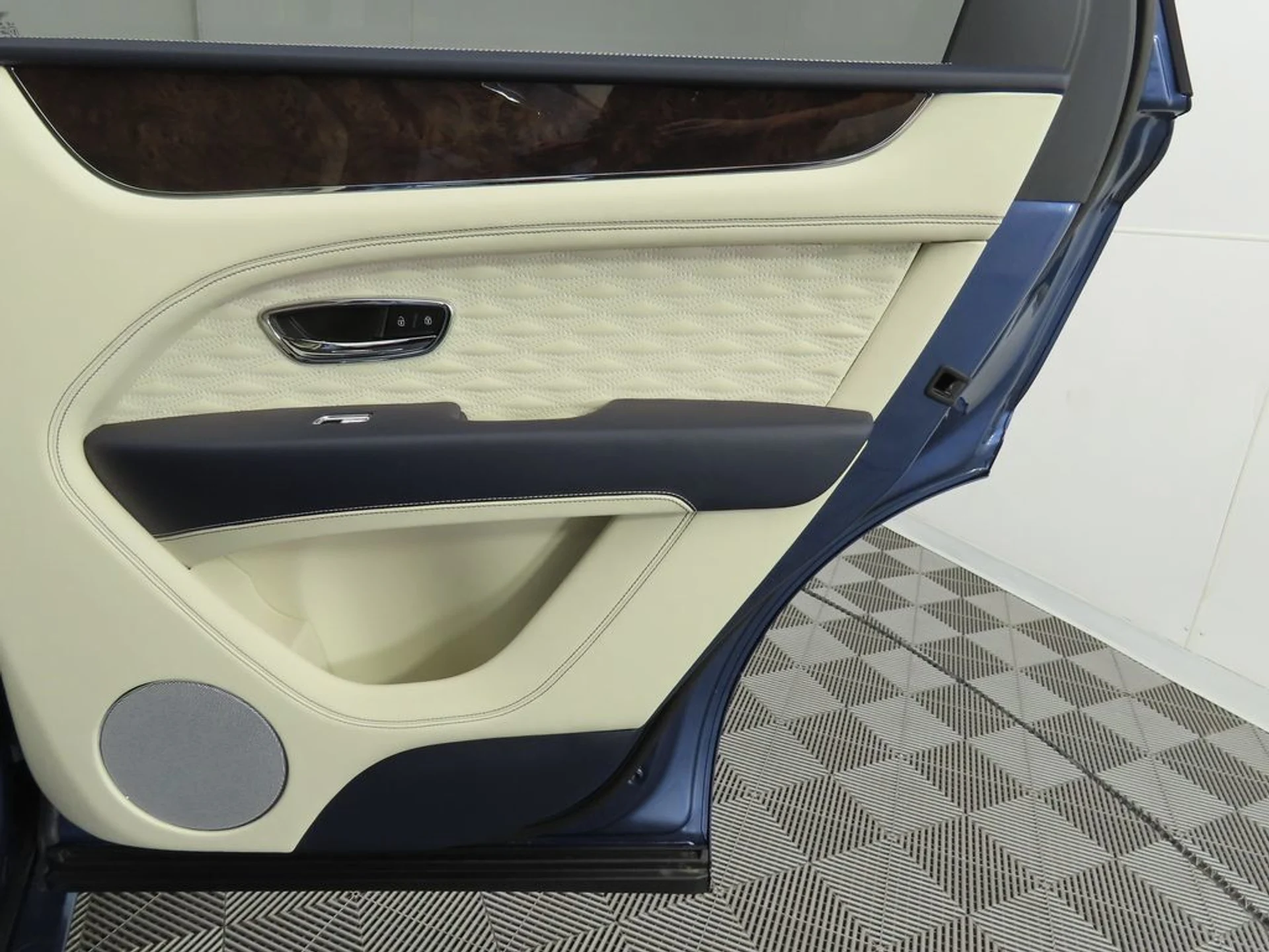 mph026_1571596718_new_2026_bentley_bentayga_8119_22957668_27_1024_9e0d315350