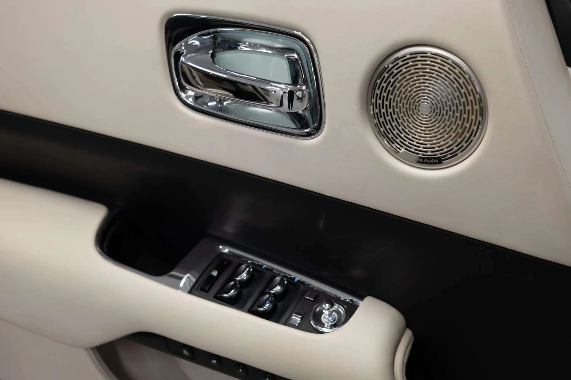 mph026_1581155889_01b4271f_a4c2_409a_b1ea_fb0d27ca20b2_201720_Rolls_Royce20_Wraith2028_SCA_665_C56_HUX_8653929_27_ac2e6eaae8