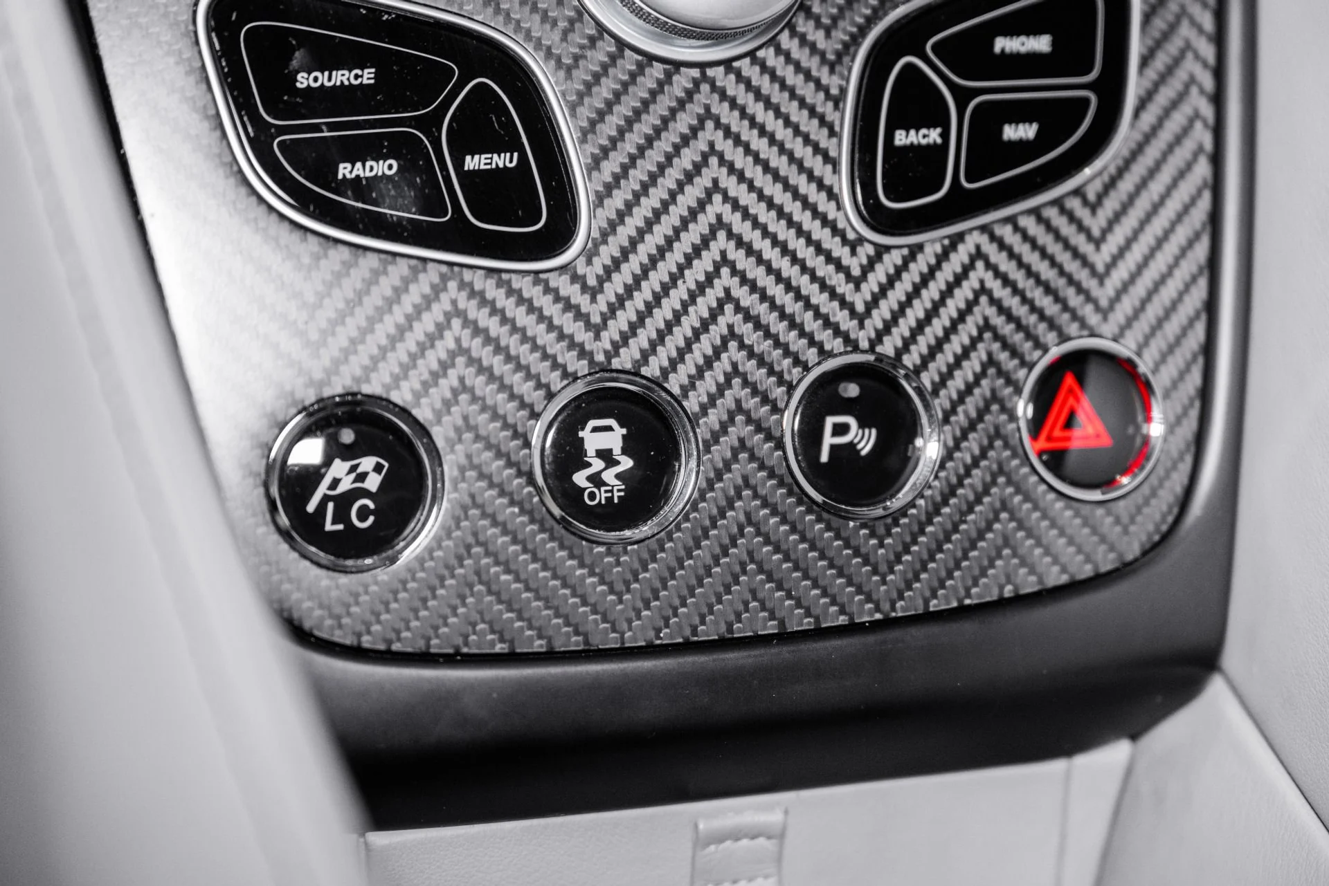 mph026_1585543620_Used_2016_Aston_Martin_Vanquish_V12_1770132200_5aab859361