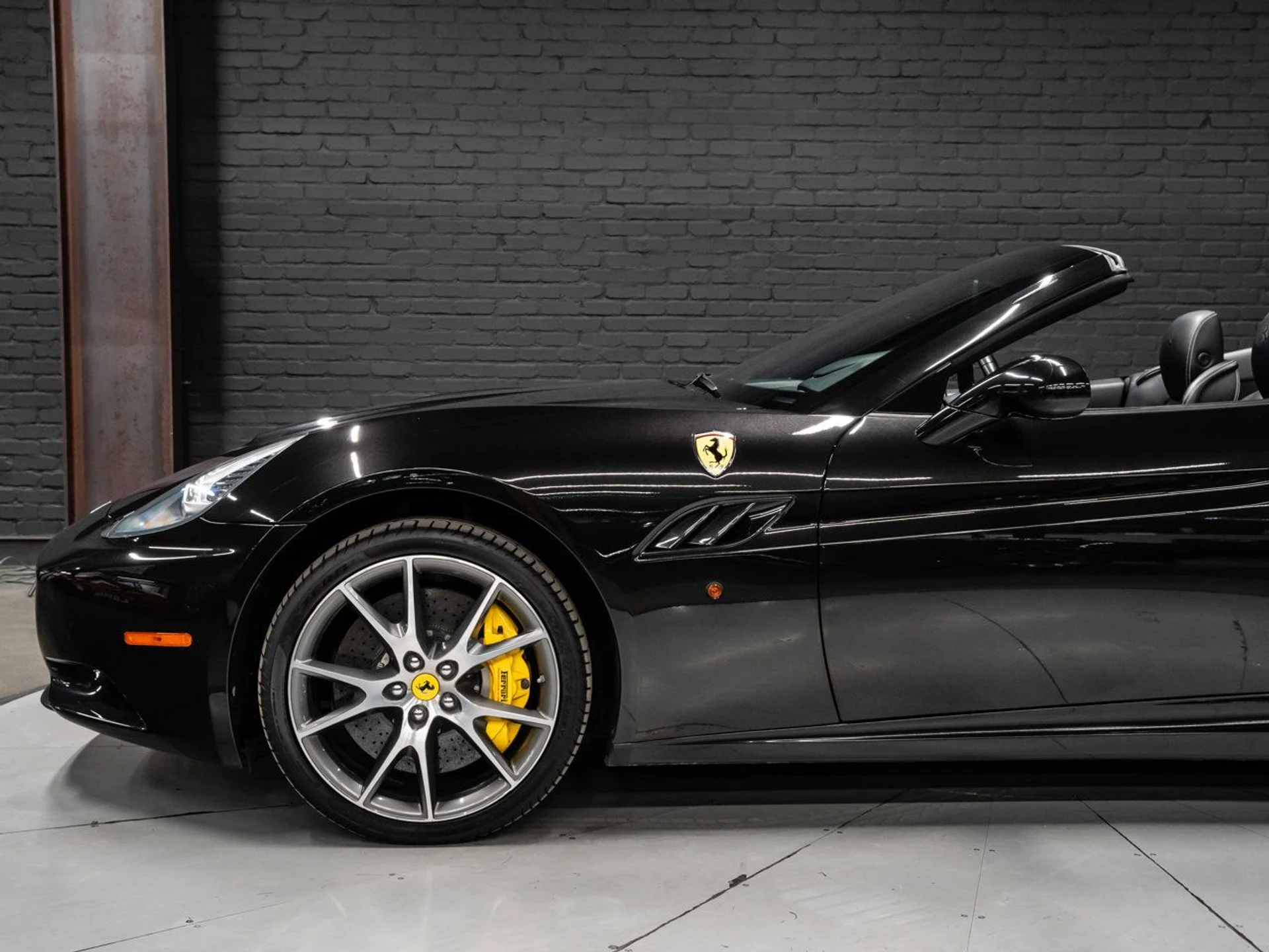 mph026_158682692_ferrari_california_2011_88ec993e2e