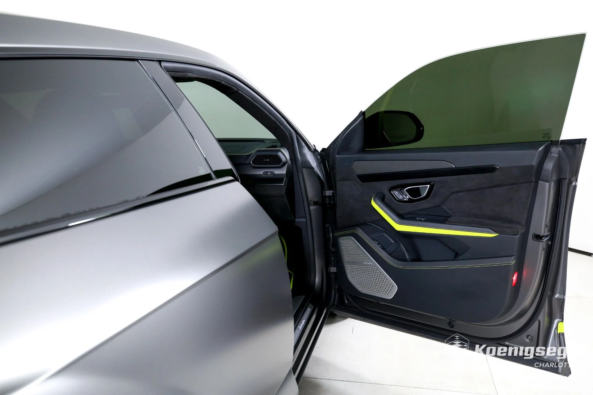 mph026_1591631906_Used_2022_Lamborghini_Urus_GRAPHITE_CAPSULE_1761055774_5d50e97d75