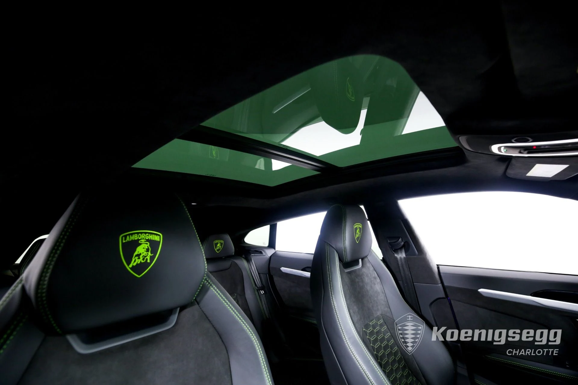 mph026_1592084864_Used_2022_Lamborghini_Urus_1671738145_dc6baa755d