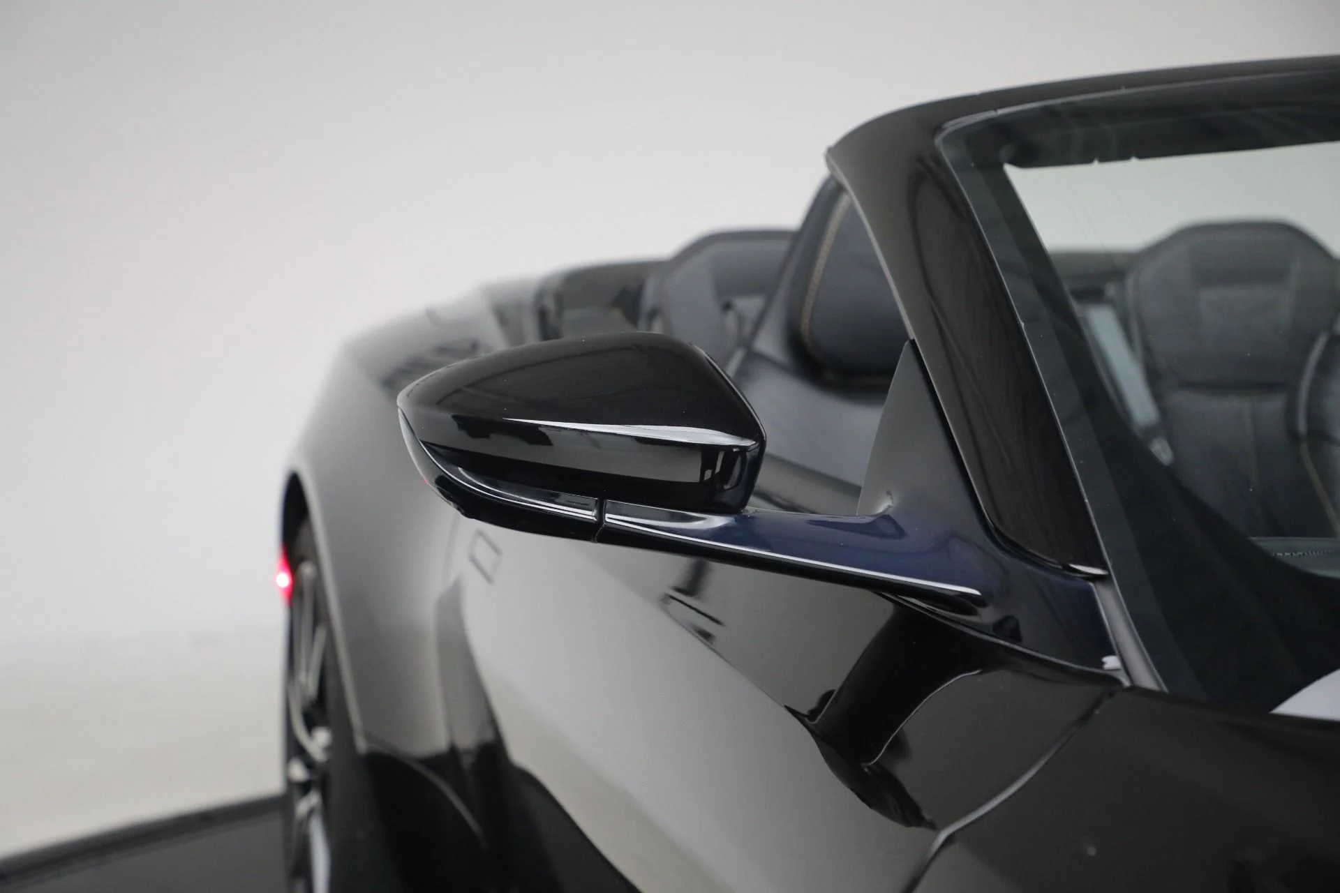 mph026_1595250754_Used_2020_Aston_Martin_DB_11_Volante_1780502553_e115f87d48