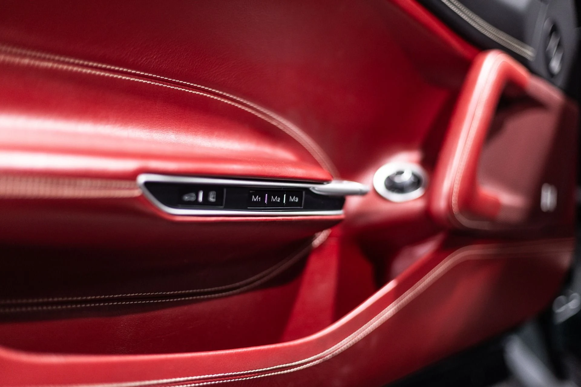 mph026_1603981065_Used_2018_Ferrari_GTC_4_Lusso_Tailor_Made_70th_Anniversary_HUGE_STICKER_1772204837_acacbad738