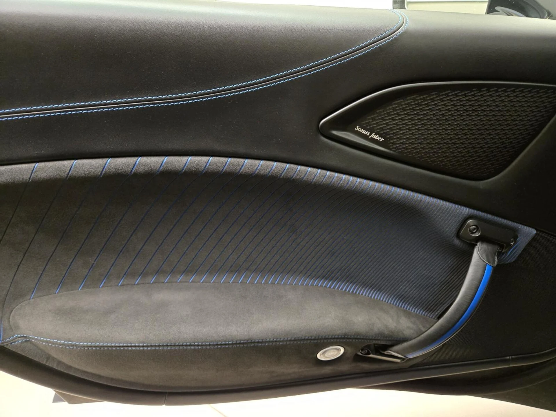 mph026_1604272850_Used_2022_Maserati_MC_20_1777527739_ea2abc03b1