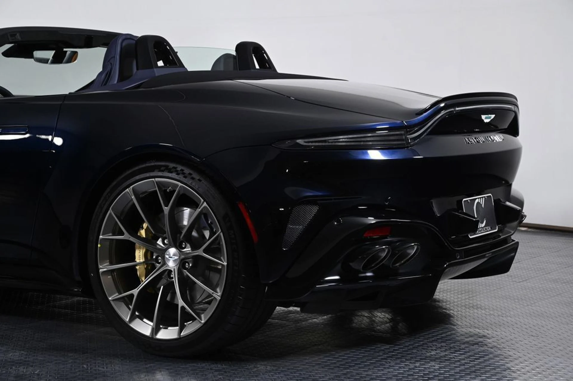 mph026_1612480170_new_2026_aston_martin_vantage_sroadster_11350_23021666_27_1024_3920f0e3fb