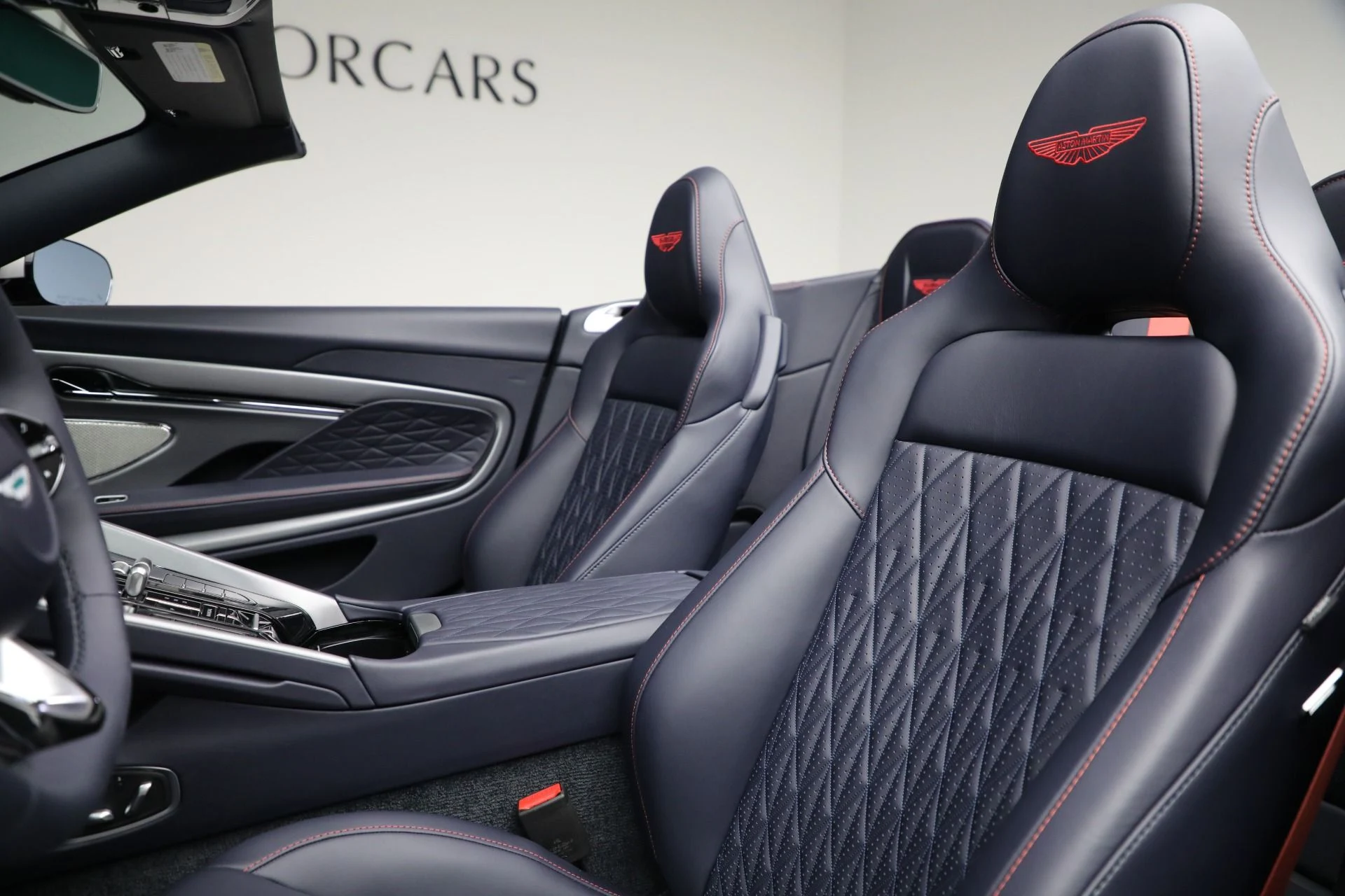 mph026_1614773268_New_2025_Aston_Martin_DB_12_Volante_13c9e70cbc