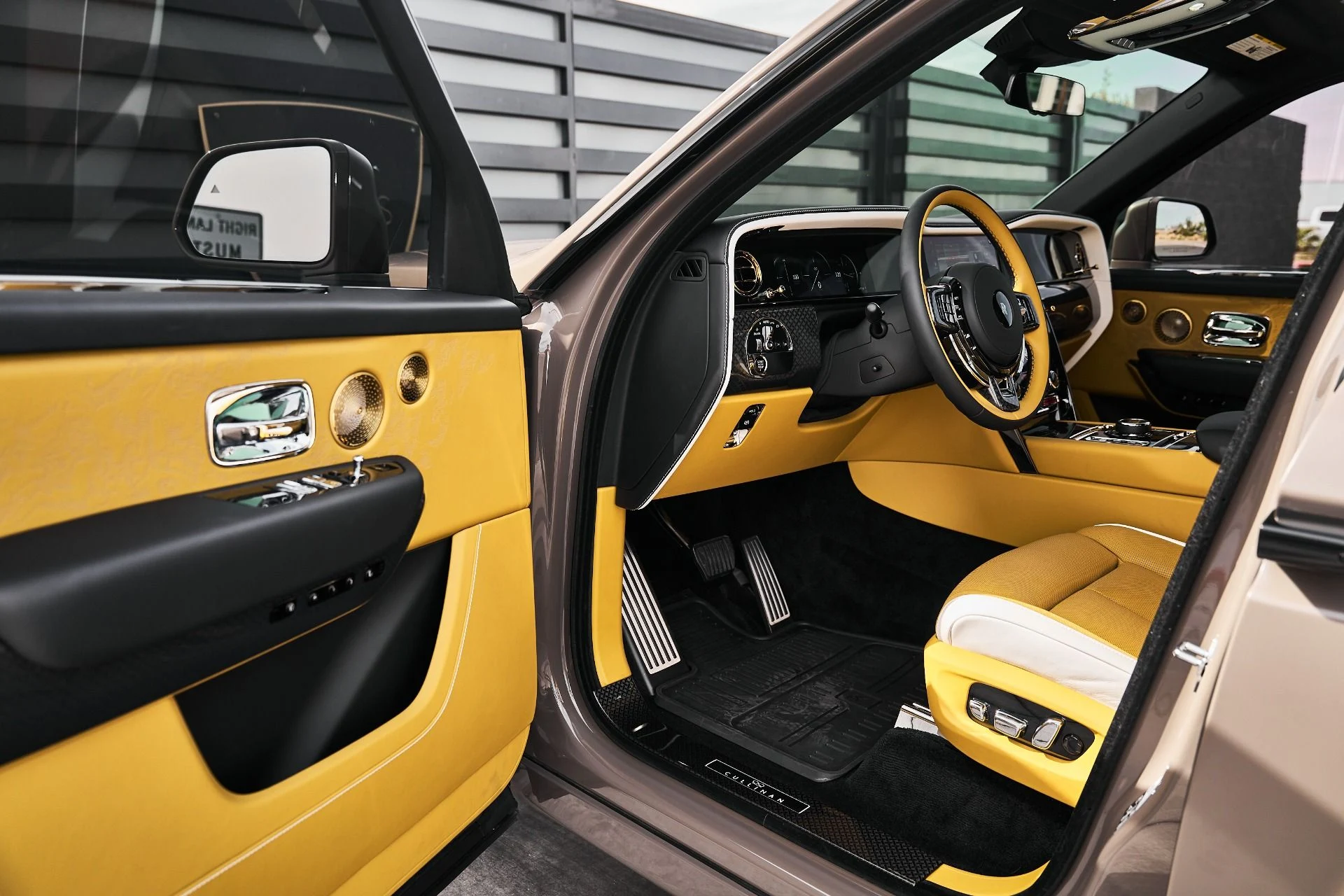 mph026_1615558671_Used_2026_Rolls_Royce_Cullinan_Black_Badge_1776556014_cd9a5618f2