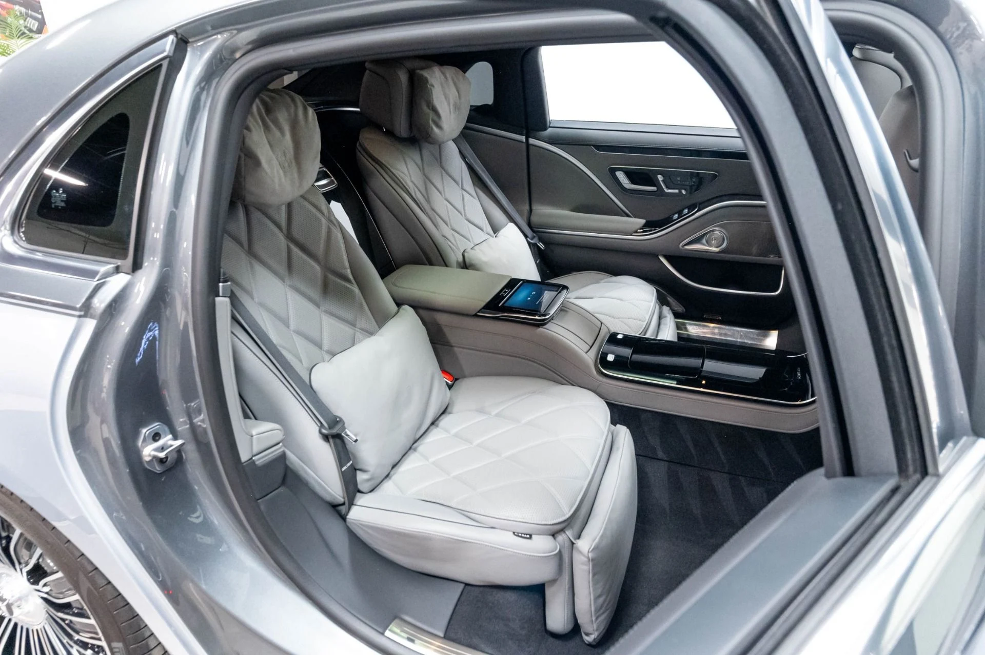 mph026_1618777221_Used_2024_Mercedes_Benz_S_Class_Maybach_S_680_4_MATIC_1777501614_bfe7241b87