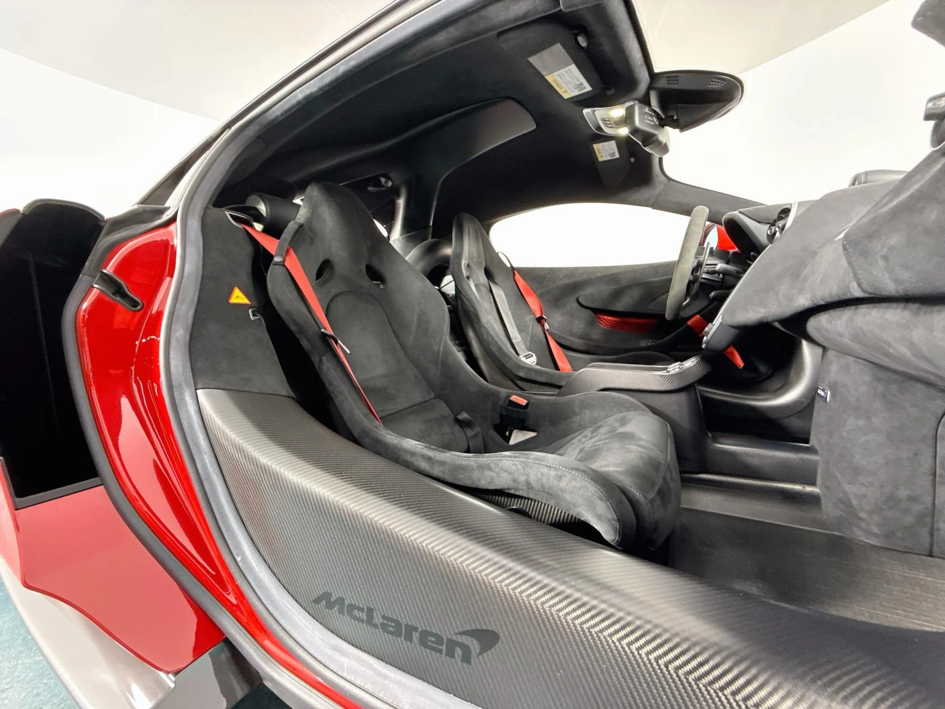 mph026_1625017235_Used_2020_Mc_Laren_620_R_1787114633_5ba2316a32