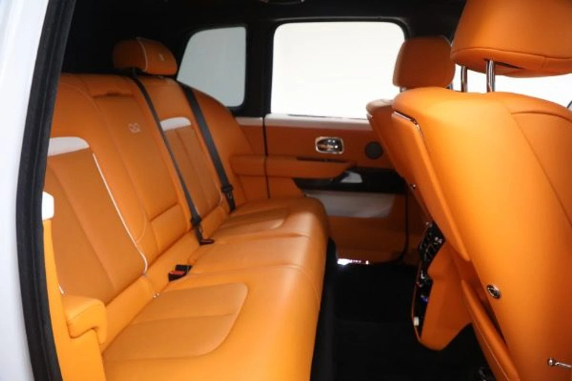 mph026_1633950870_Used_2022_Rolls_Royce_Black_Badge_Cullinan_cd471763d7