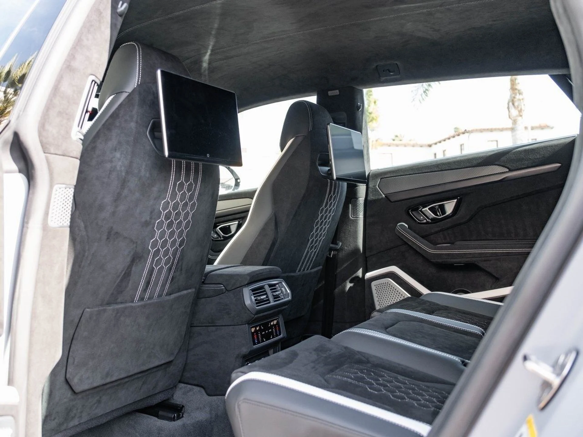 mph026_163455154_5850cac24183e1ff27bc47f9cbaccd60x_feb02bf312