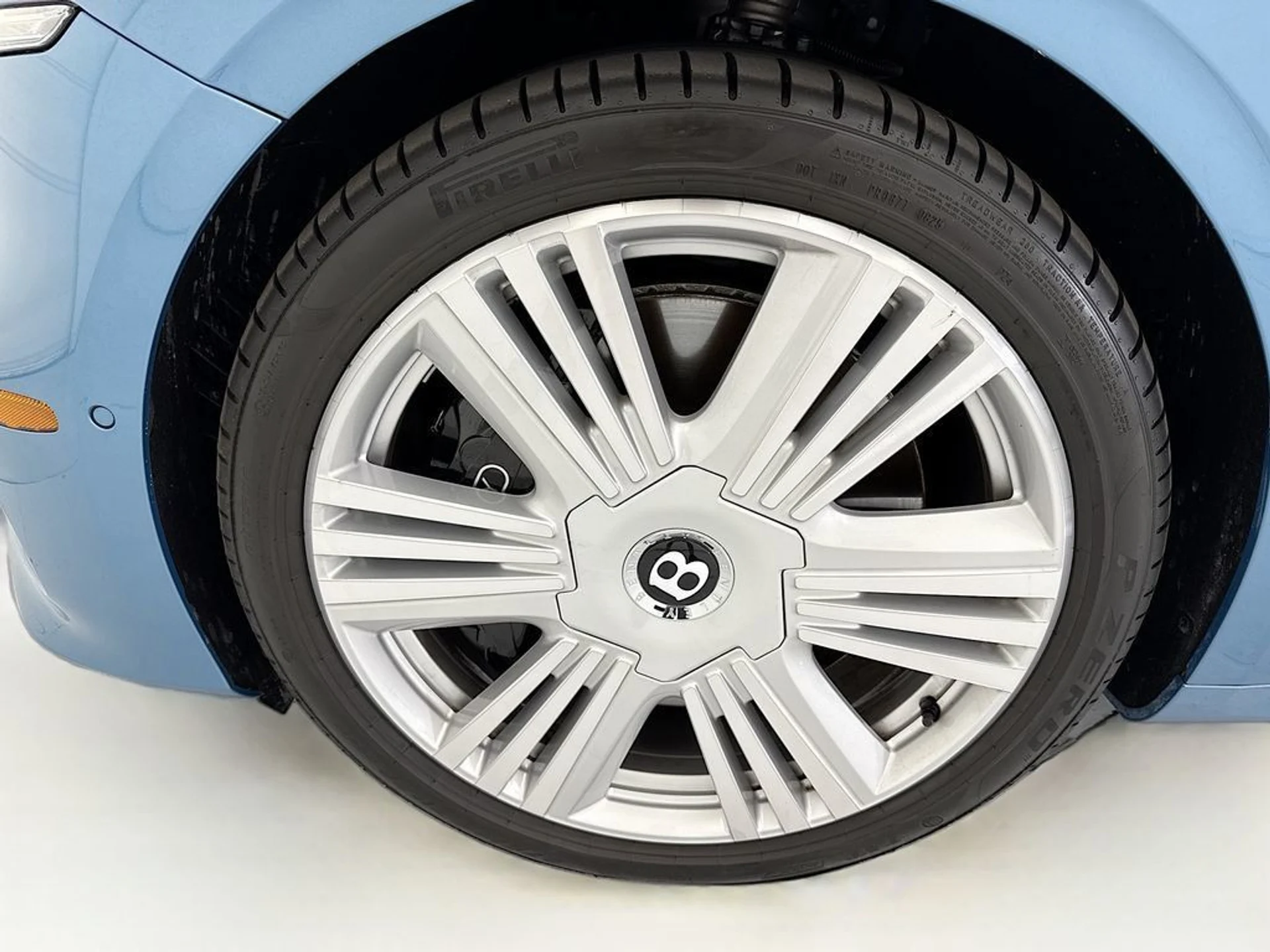mph026_1635766957_used_2026_bentley_azure_8119_23037217_27_1024_5d657d2060