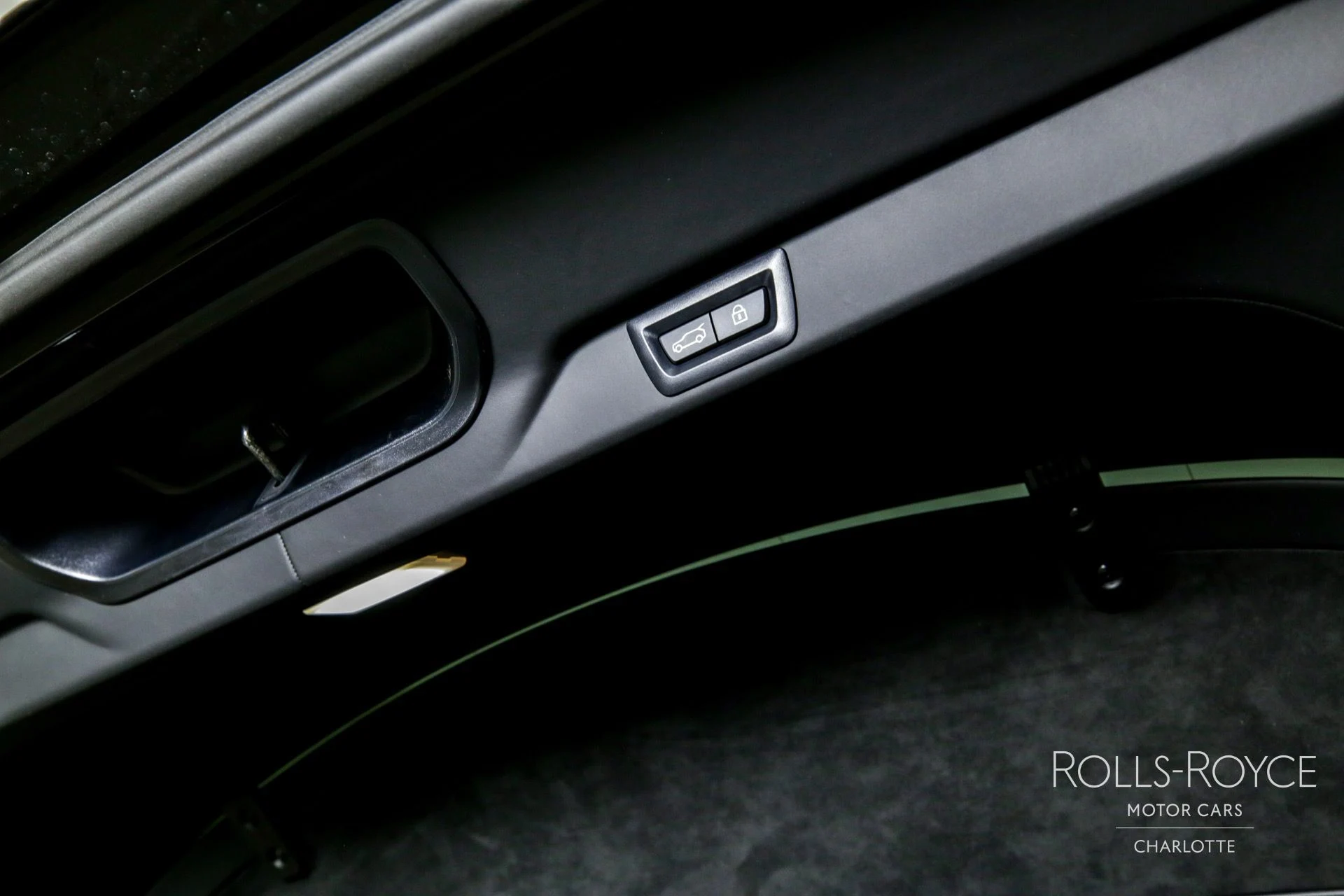 mph026_1636763158_Used_2025_Rolls_Royce_Cullinan_1746196138_c0e787bca9