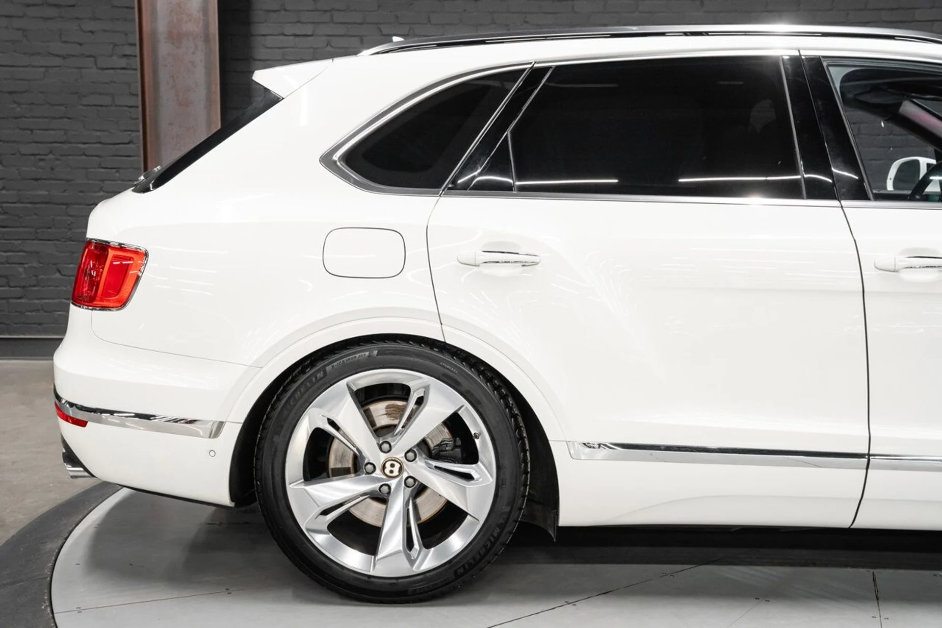 mph026_1639280287_bentley_bentayga_2019_befbf0d368