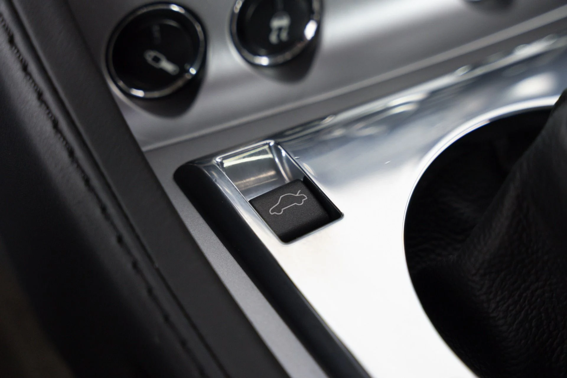 mph026_1647539932_Used_2009_Aston_Martin_DBS_V12_Manual_1782515507_d781bf76f6