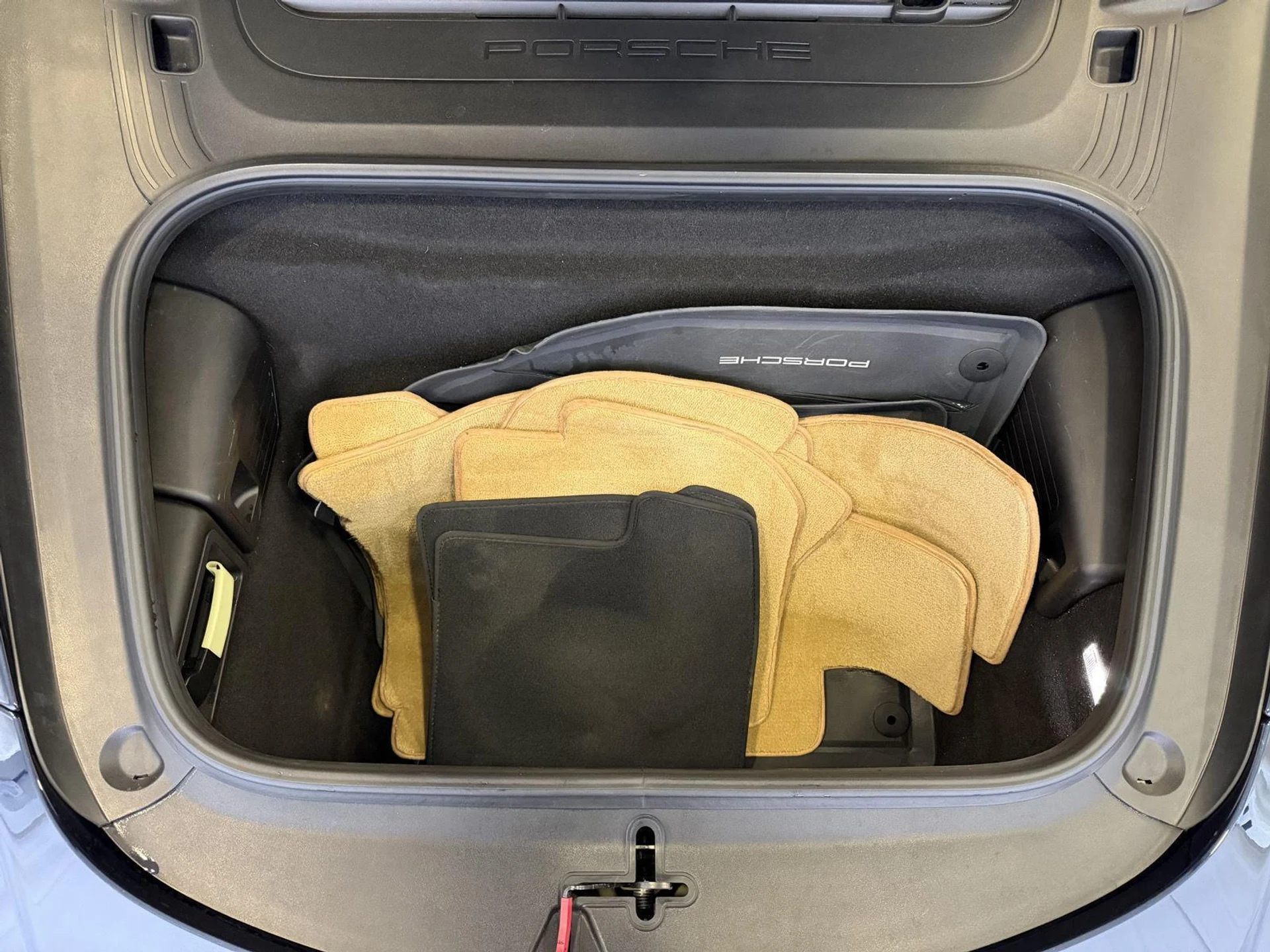 mph026_165026374_4957c33894768c71f4b1f9f210994f5ax_5f8fdeac75