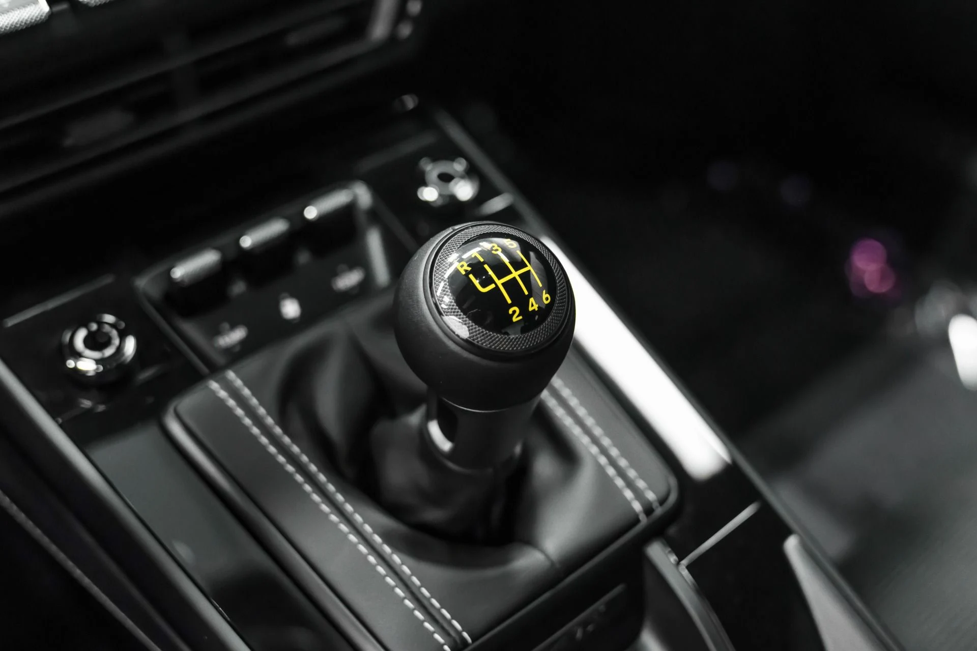 mph026_165126107_Used_2024_Porsche_911_GT_3_Touring_1761943972_fbb2292341