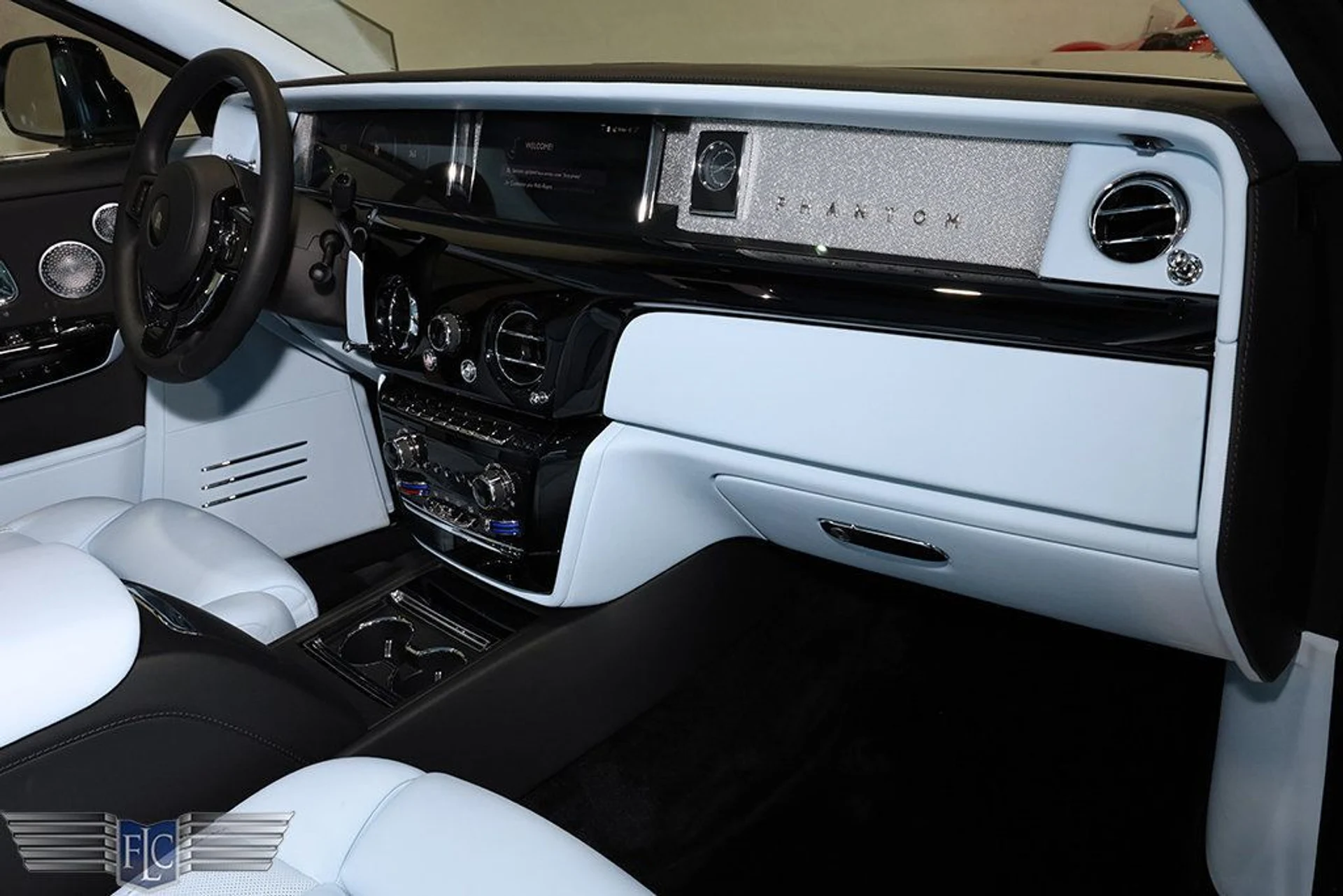 mph026_1662302294_used_2025_rolls_royce_phantom_sedan_9689_22959551_27_1024_63d526817f