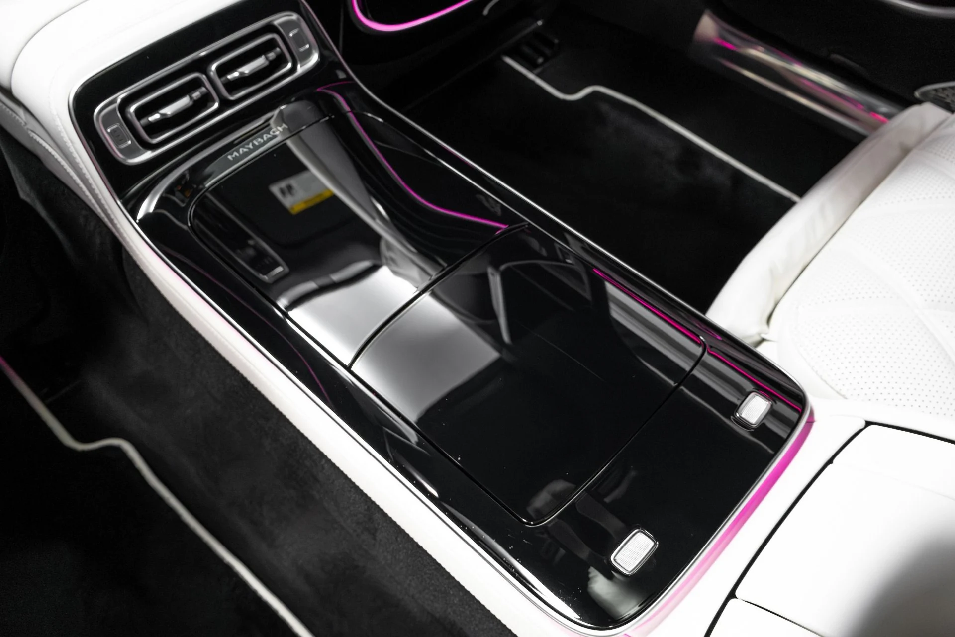 mph026_1670759878_Used_2024_Mercedes_Benz_S_Class_Maybach_S_680_4_MATIC_1766186559_dcea239163