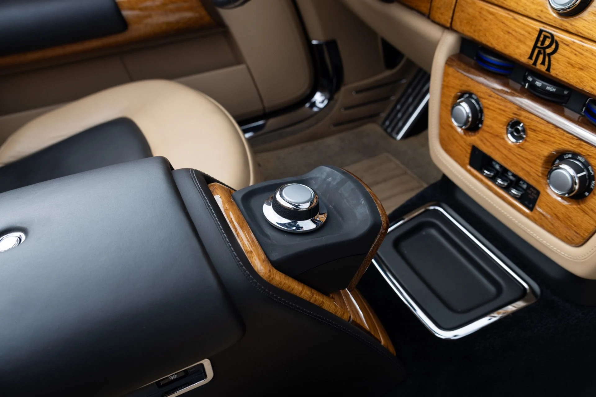 mph026_1672042943_Used_2009_Rolls_Royce_Phantom_Drophead_Coupe_1775064161_cefe487f08