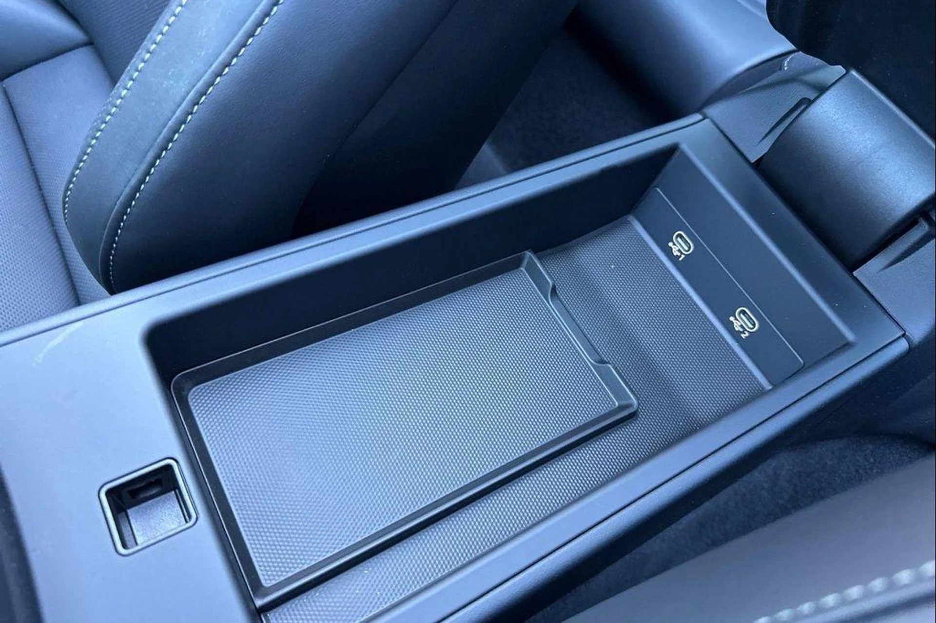 mph026_1673391895_ek_XA_1u_R8x_AI_Usf_Hm_Rj_H_Ob4_6_X1o_c05d50e74e