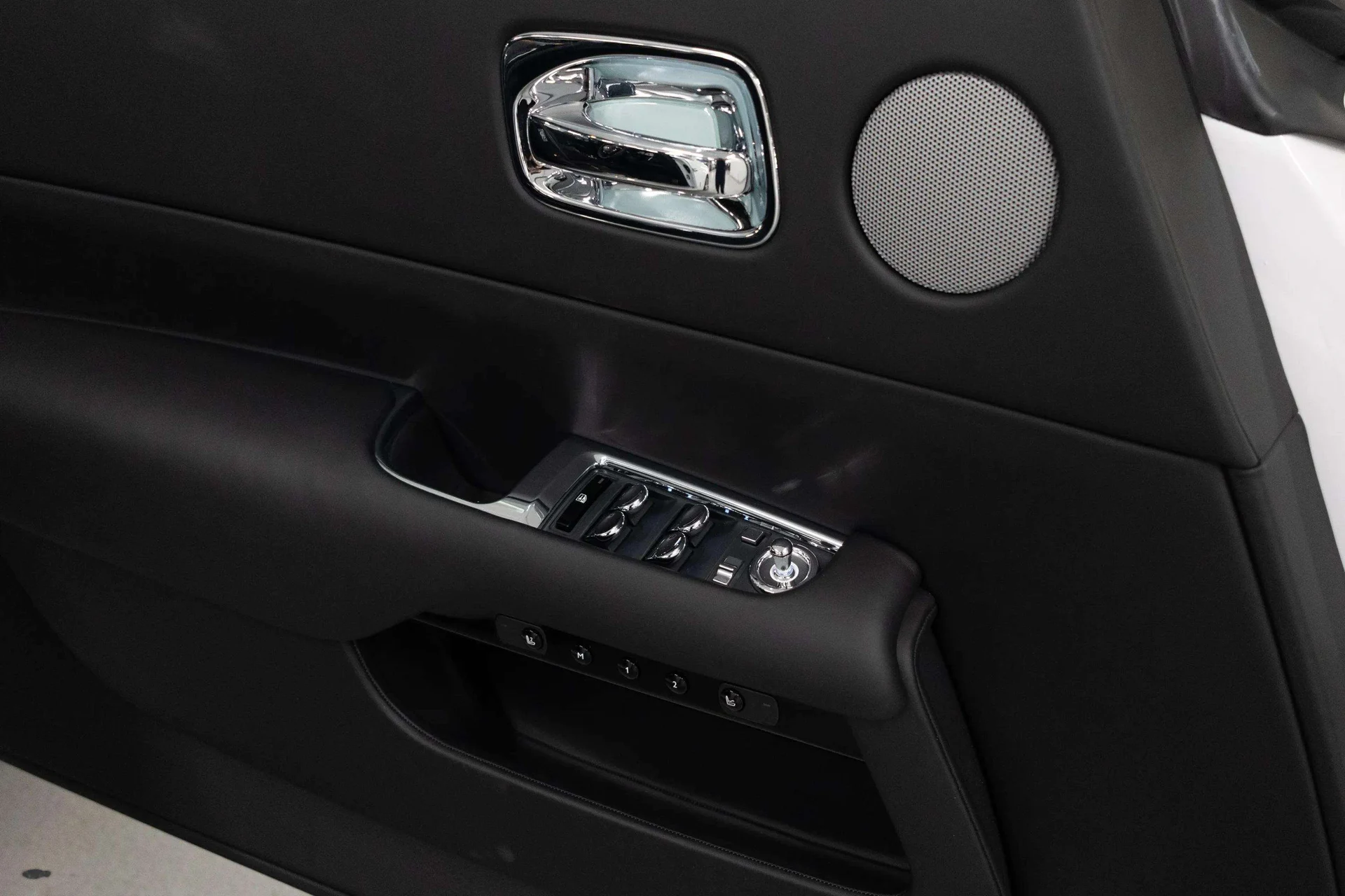 mph026_1676736702_bfdb2c79_662e_47fd_ba30_ec2cdf30c633_201920_Rolls_Royce20_Wraith2028_SCA_665_C52_KUX_8724329_27_f59a754040