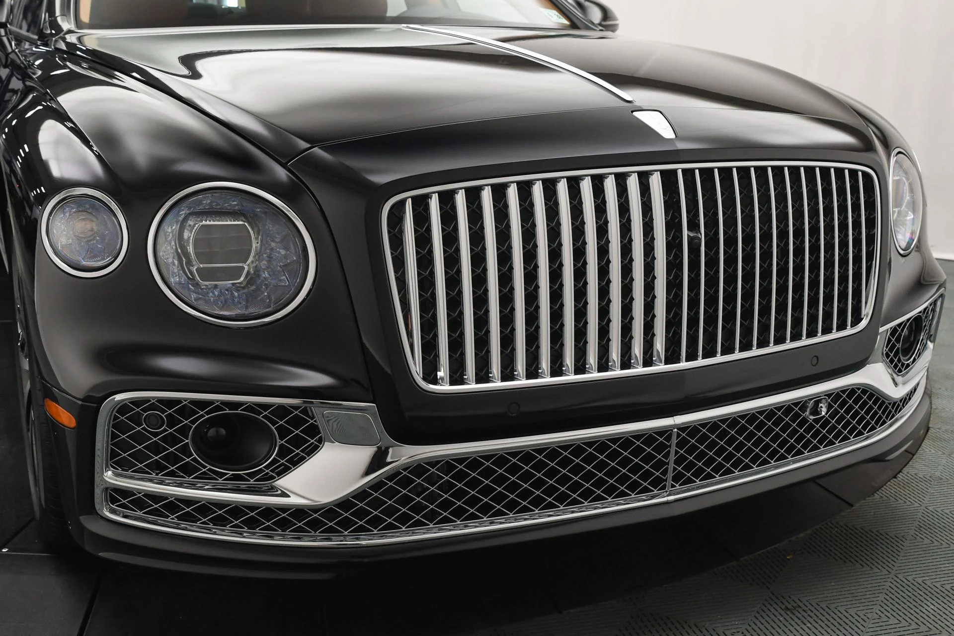 mph026_167736055_Used_2023_Bentley_Flying_Spur_Azure_1755332902_3a247e4dca