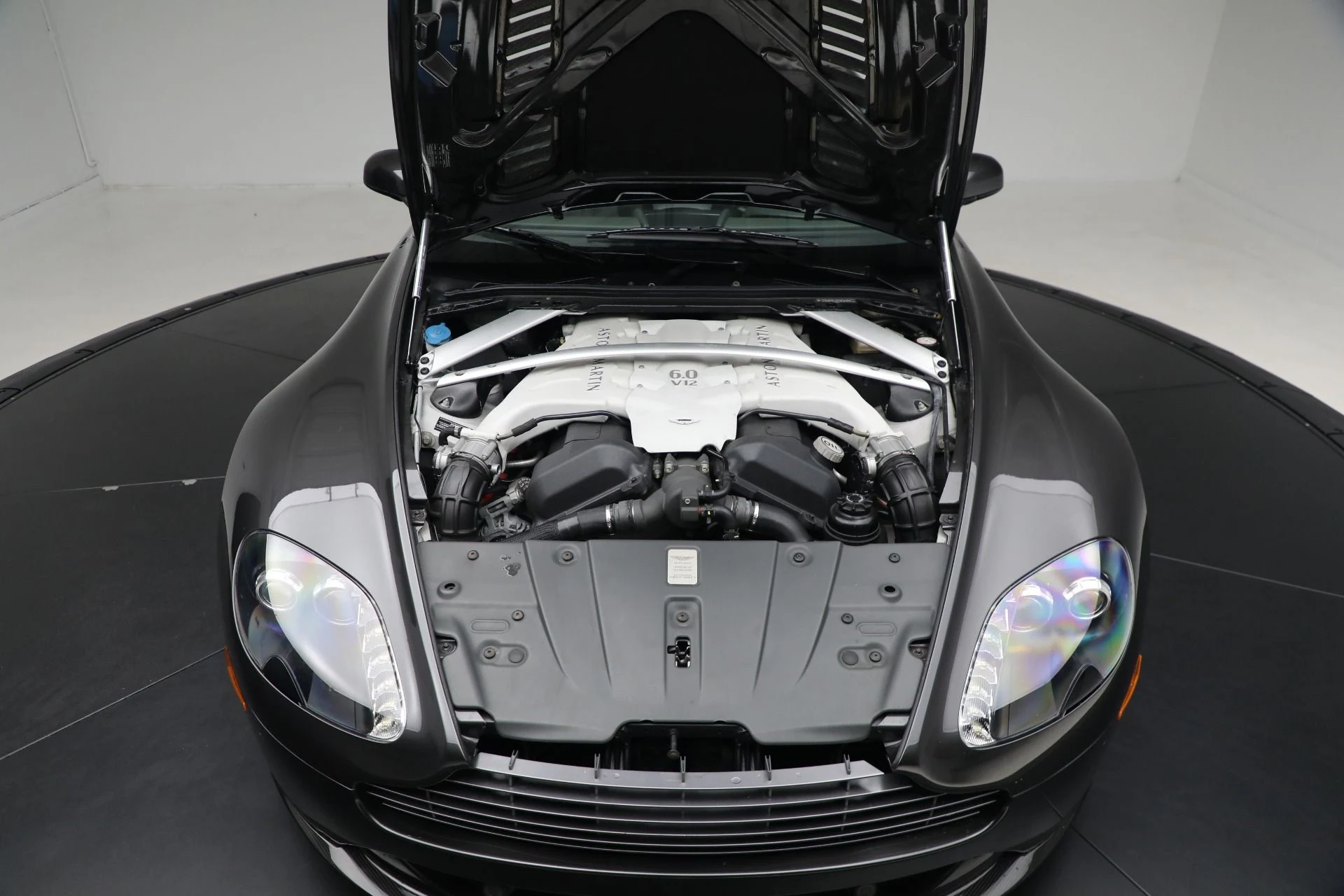 mph026_1688380799_Used_2011_Aston_Martin_V12_Vantage_fe202ef841