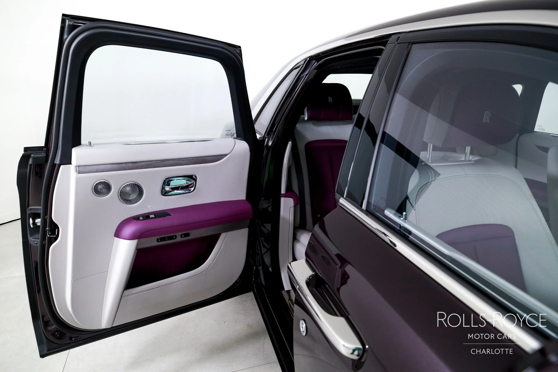 mph026_1690430441_Used_2025_Rolls_Royce_Ghost_1759510199_288ad9e2a6