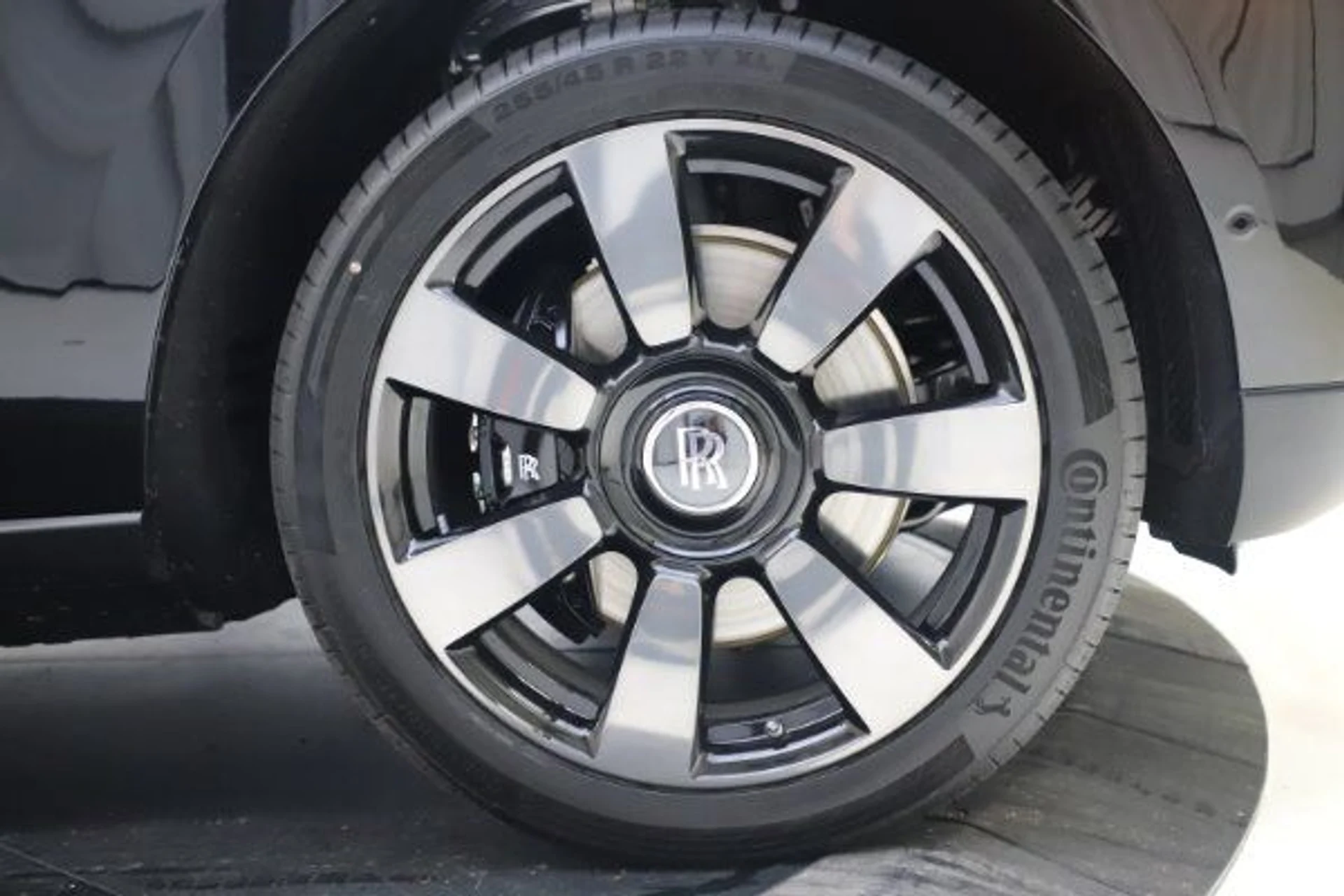 mph026_1691975174_Used_2020_Rolls_Royce_Cullinan_13d77dbae0