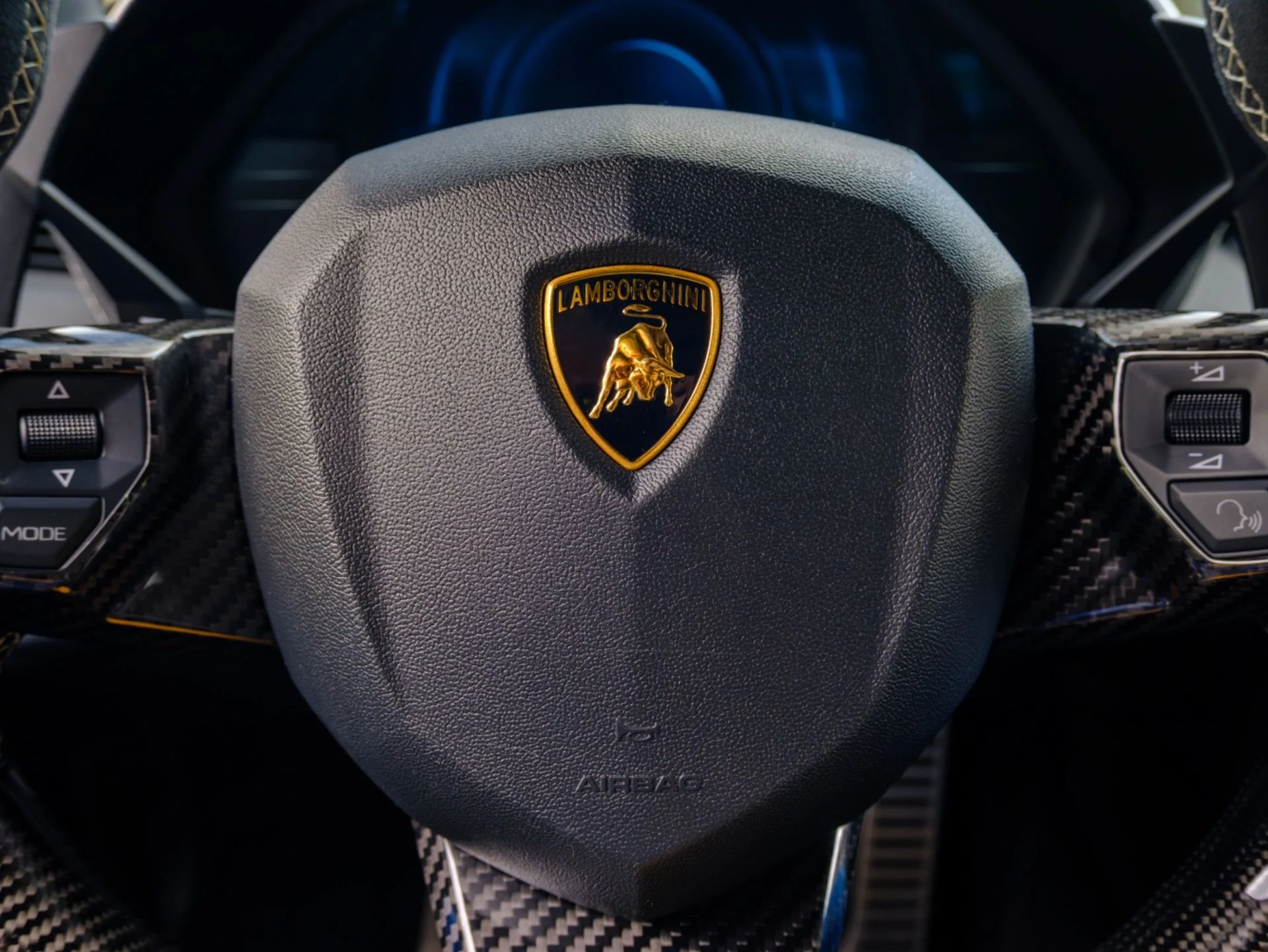 mph026_1703203633_Used_2018_Lamborghini_Aventador_S_1778520653_97eaf25773