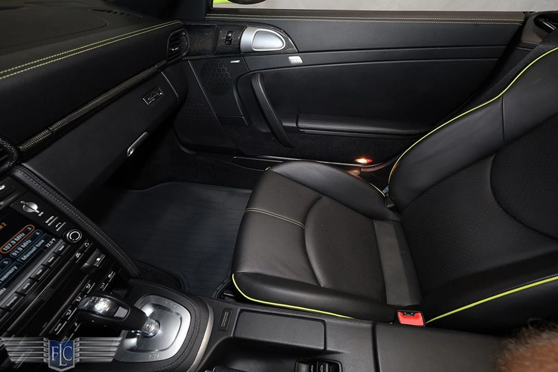 mph026_1706351741_used_2012_porsche_911_turbocabriolet_9689_23013530_27_1024_5c66d75e21