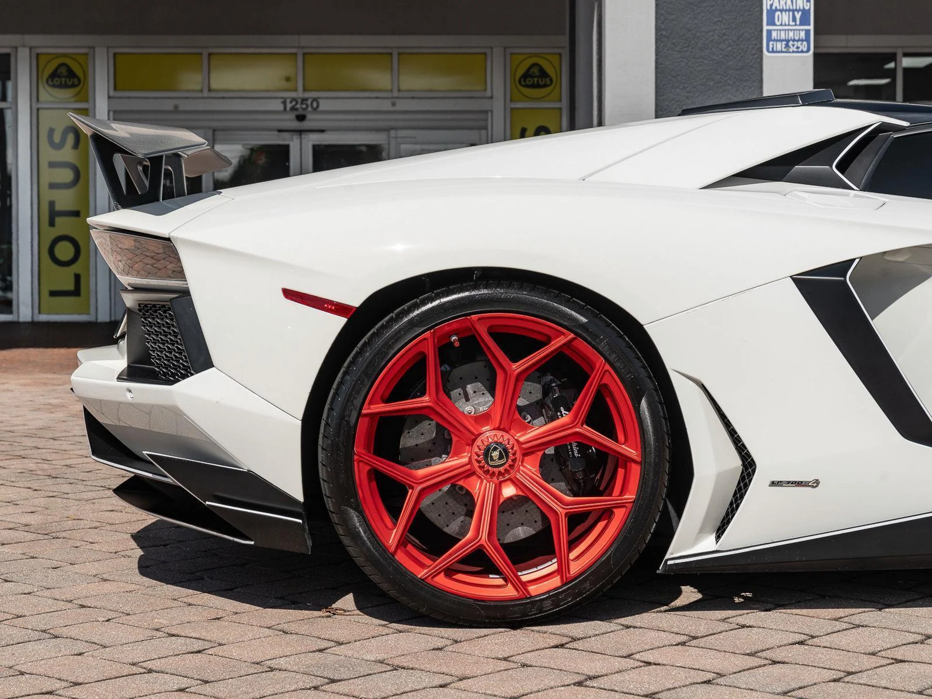 mph026_1706389150_Used_2016_Lamborghini_Aventador_LP_700_4_1777082804_6fd0974962