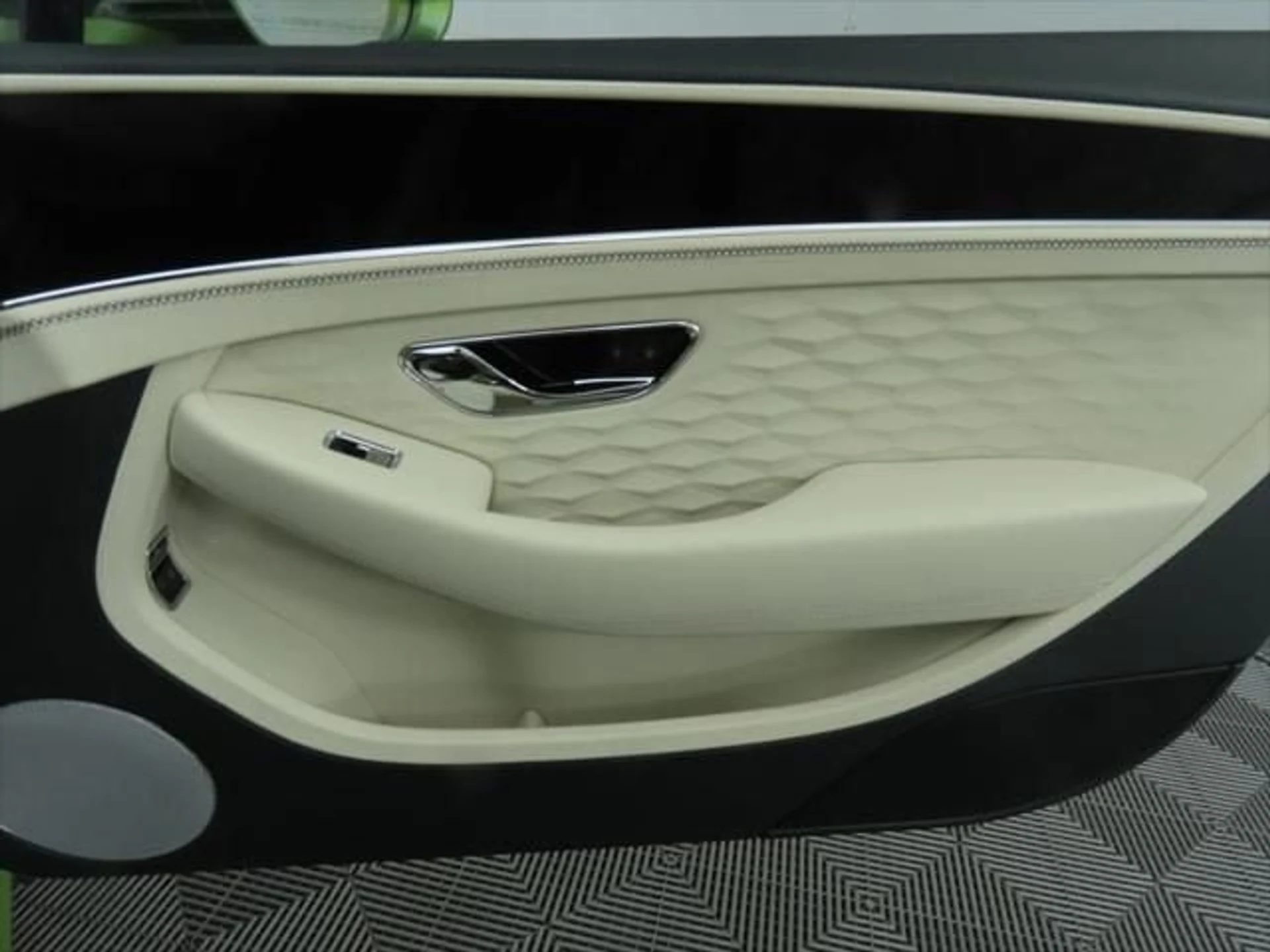 mph026_170659032_used_2025_bentley_continental_gtspeedcoupe_8119_23003283_27_640_71ac47a22a