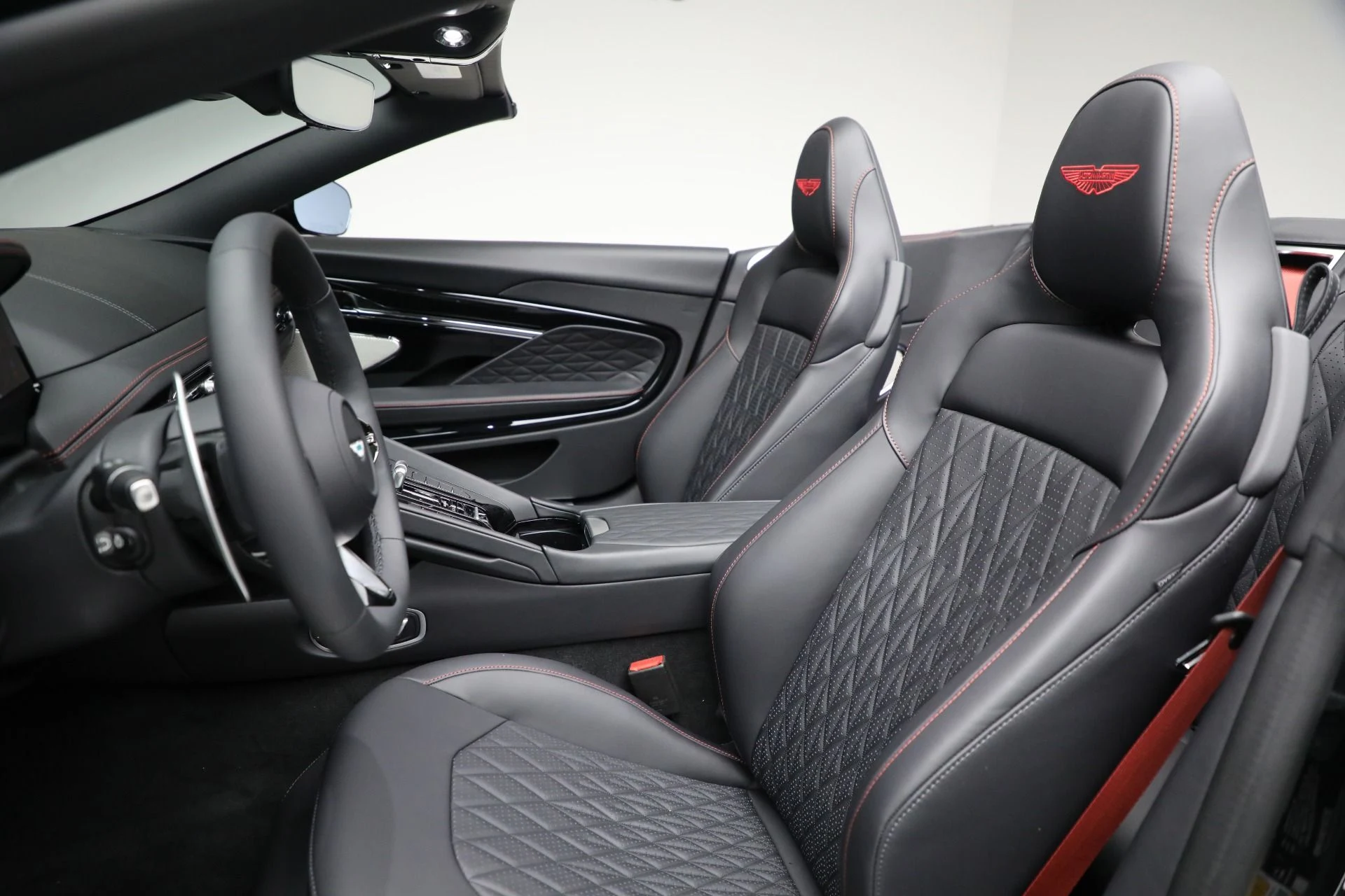 mph026_171832838_New_2025_Aston_Martin_DB_12_Volante_0bebc72240