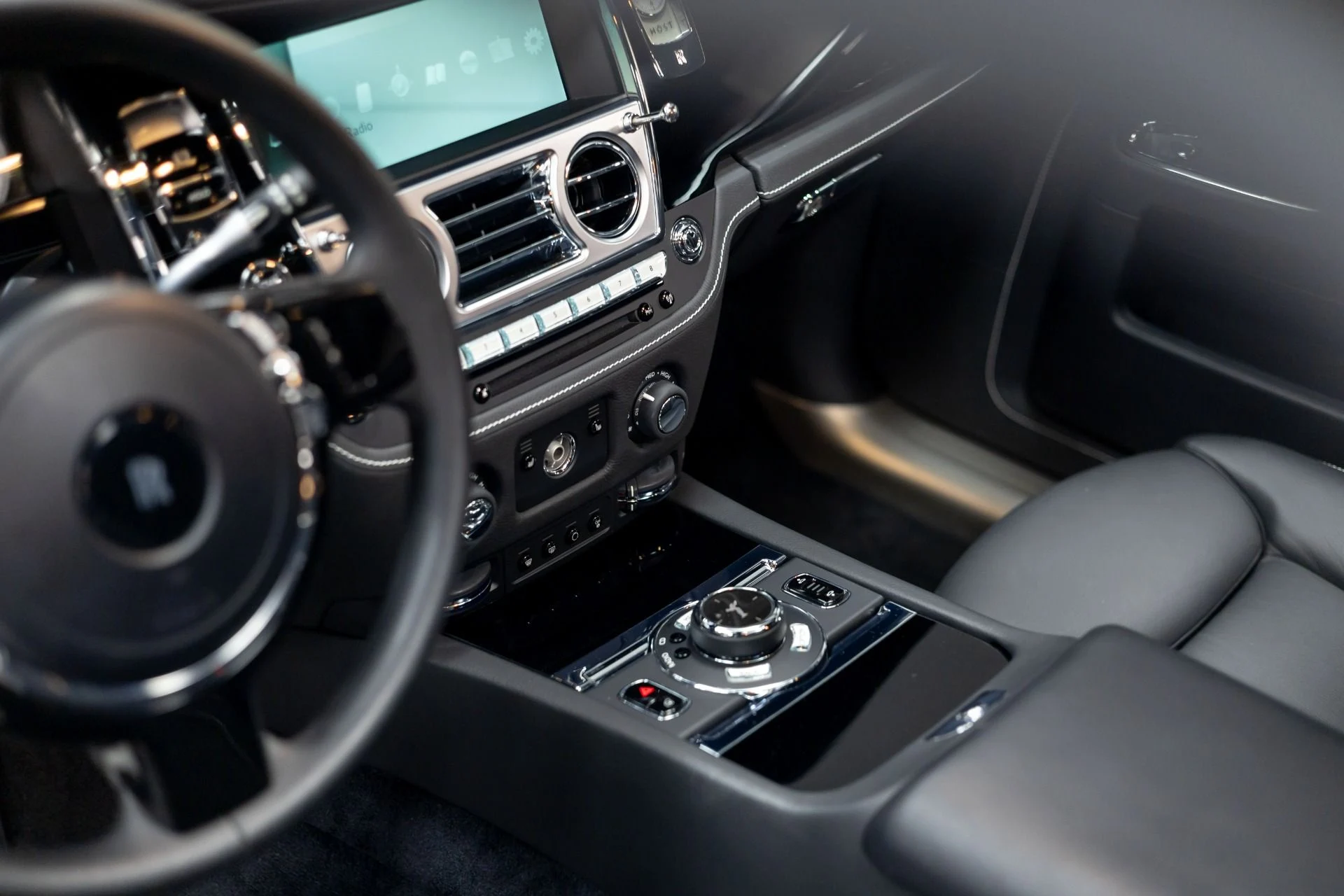 mph026_1724872343_Used_2015_Rolls_Royce_Ghost_1760219601_e64be99ead