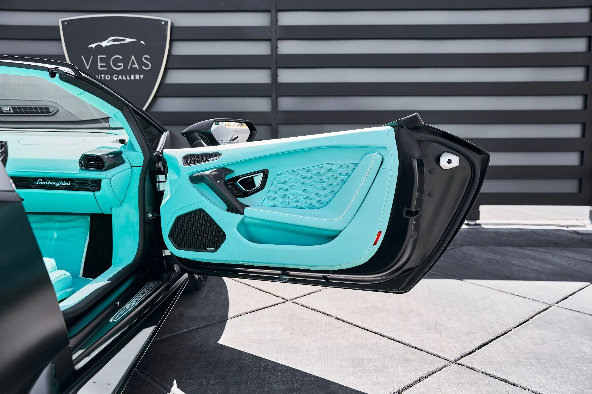 mph026_1727709797_Used_2022_Lamborghini_Huracan_EVO_Base_1779498757_2bb5ed9740
