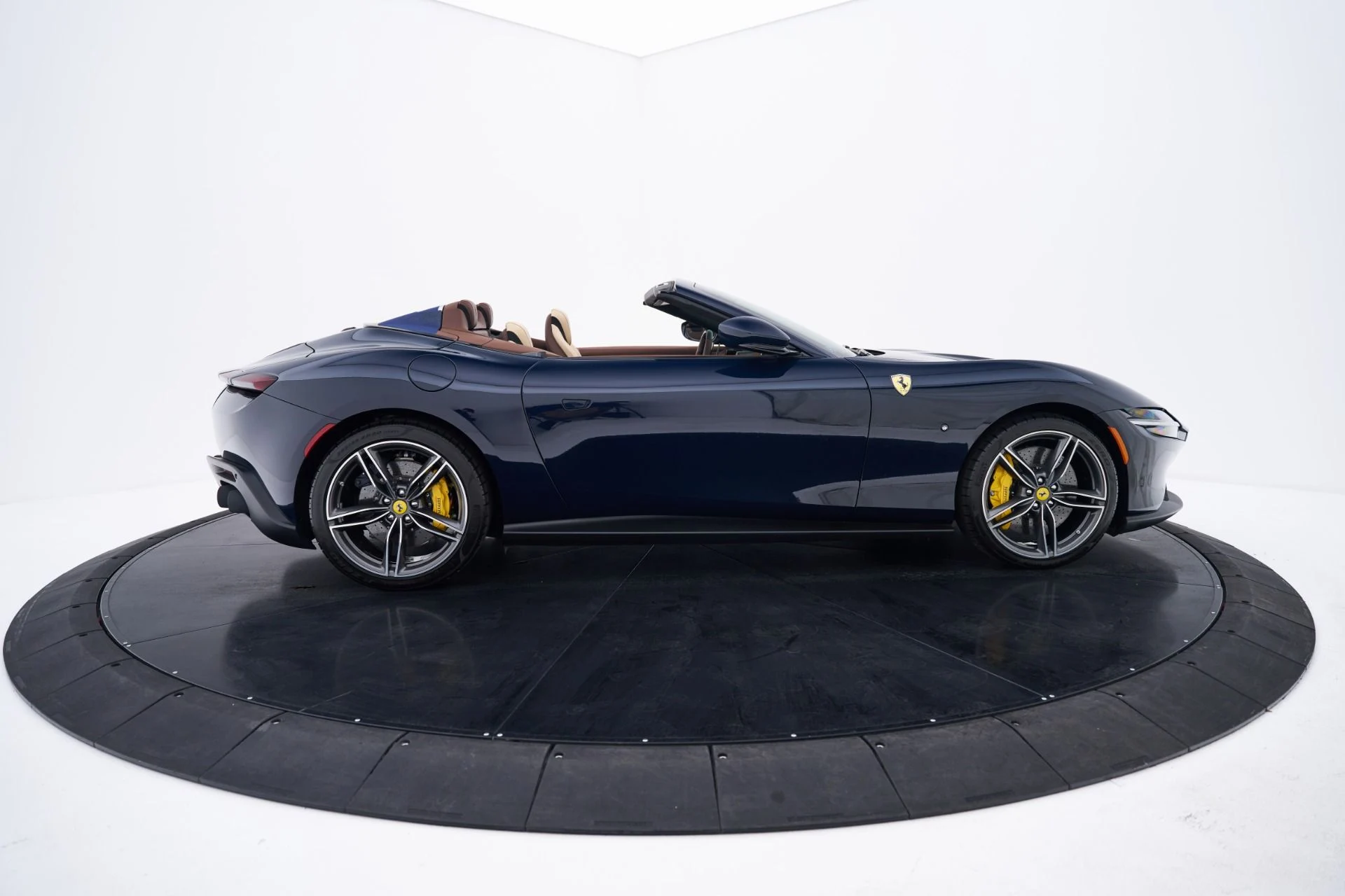mph026_1756217365_Used_2025_Ferrari_Roma_Base_1793056033_a7bbfb9a2f