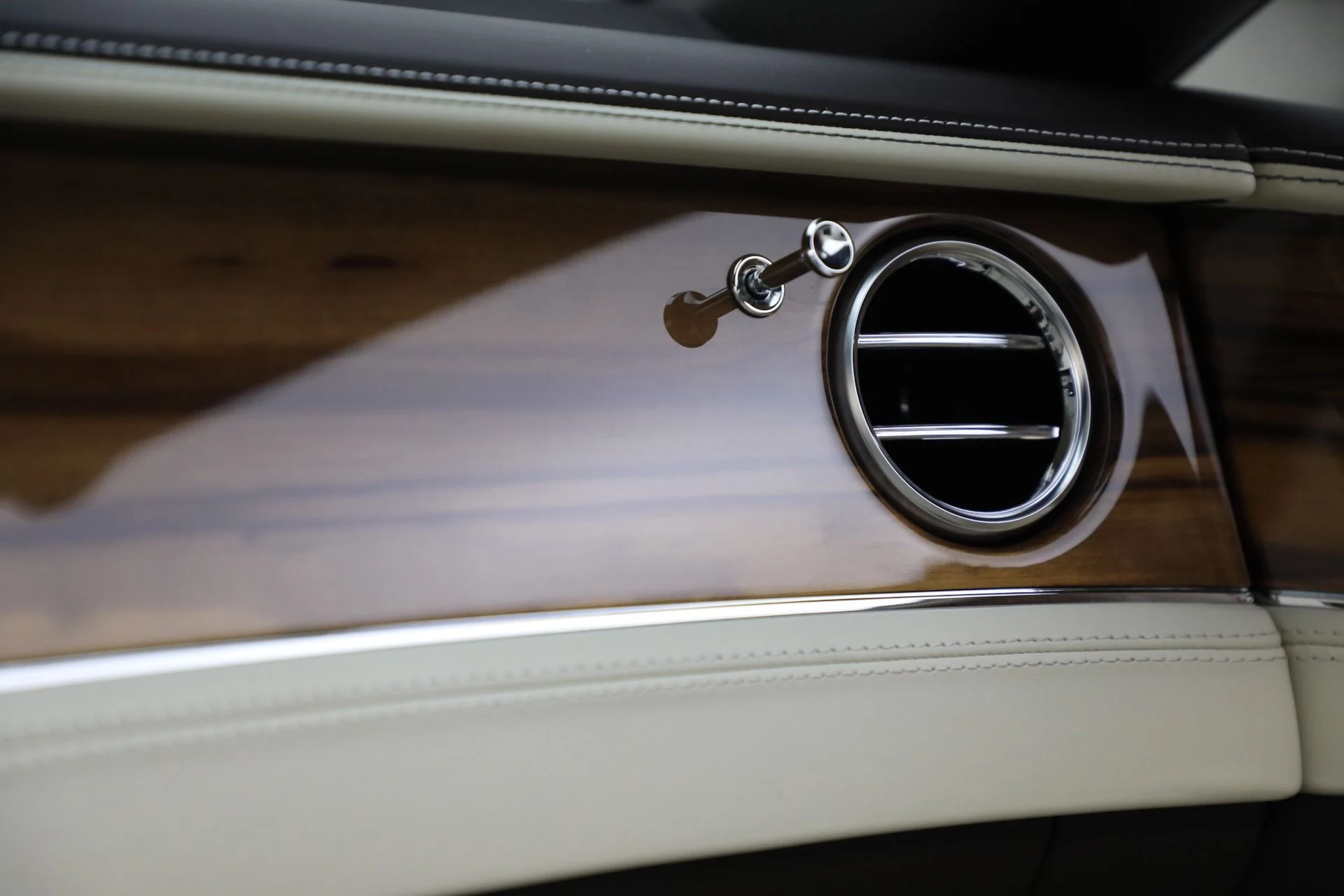 mph026_1757466530_Used_2022_Bentley_Continental_GTC_V8_06c376011b