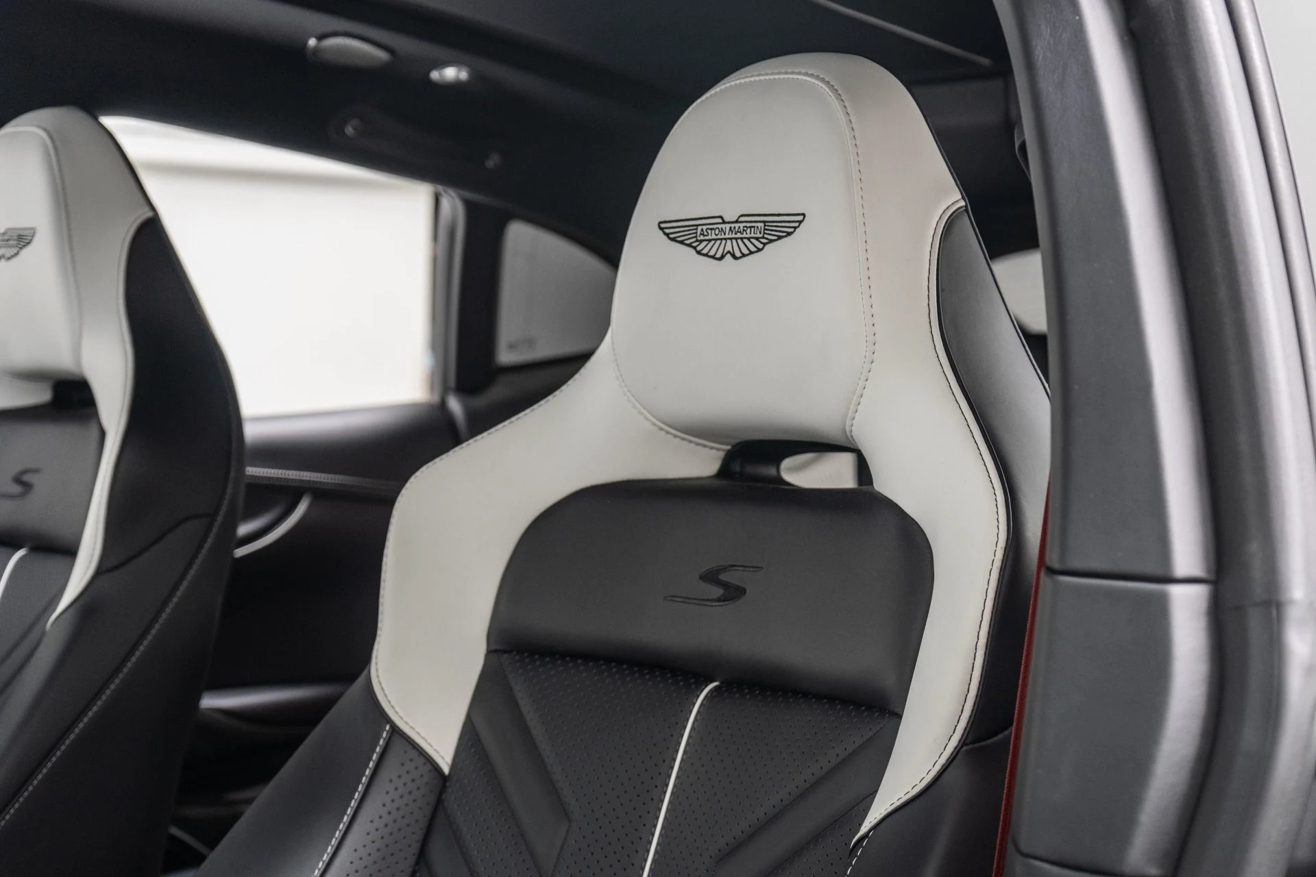 mph026_1784602254_Used_2026_Aston_Martin_DBX_S_1792083378_d0aa306d5d