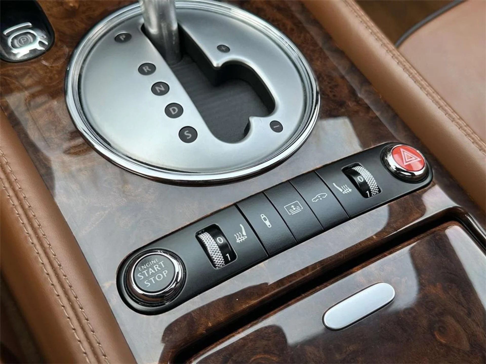 mph026_1787699505_q_FU_8_L_Nt_Hsv_AE_Zga6y_C7_h_QI_50ms_5fd0037eb9