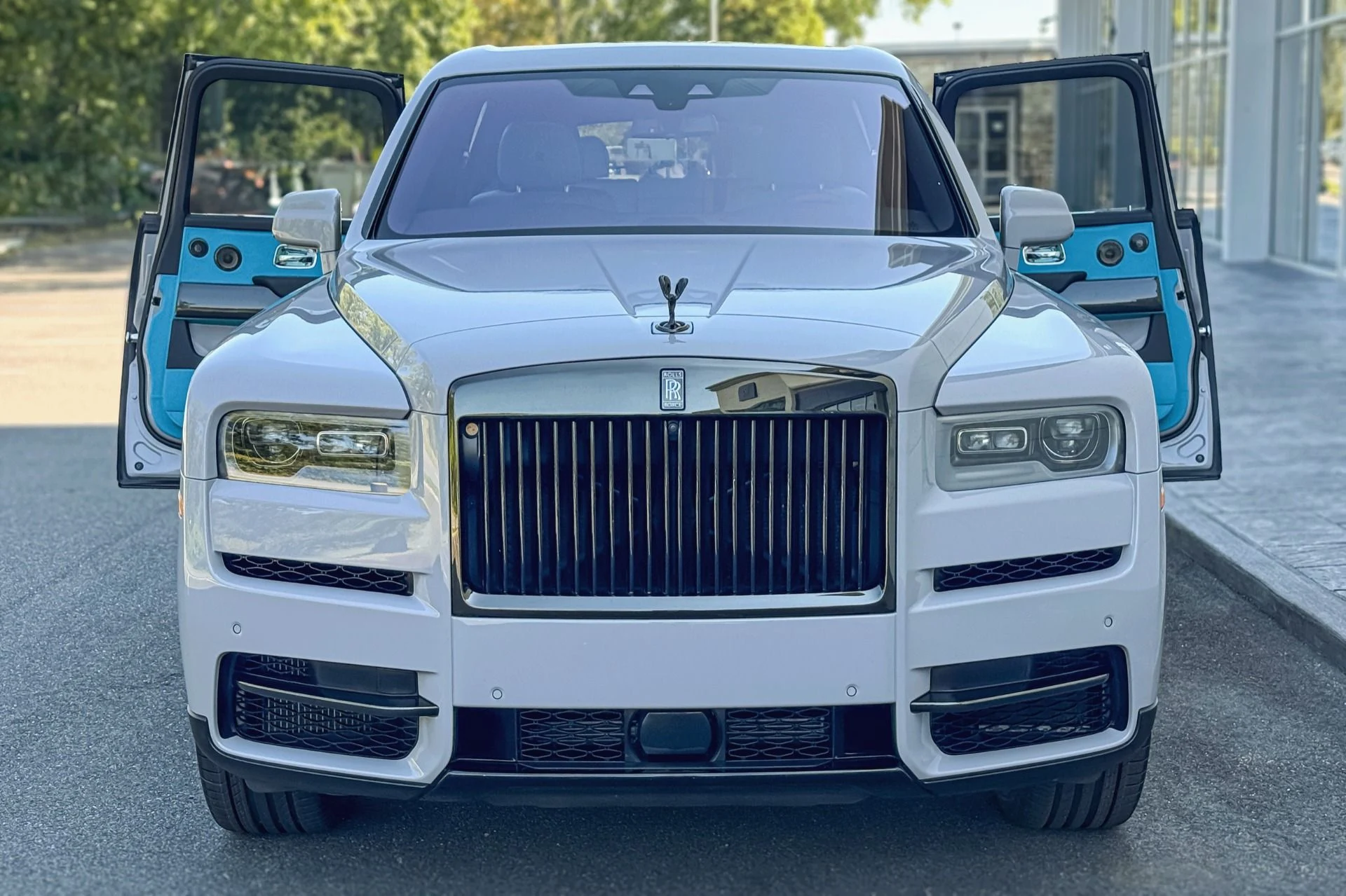 mph026_1796470299_Used_2022_Rolls_Royce_Black_Badge_Cullinan_1758544859_26a0c4c3e1