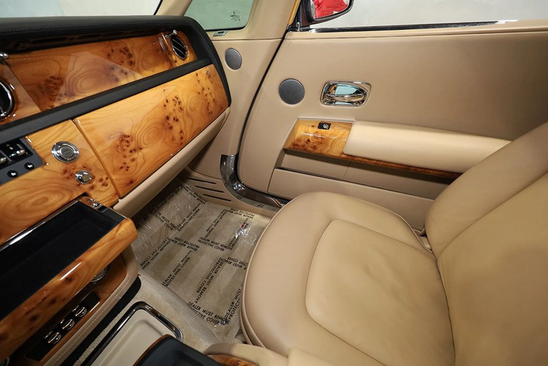 mph026_1803096959_used_2010_rolls_royce_phantom_coupe_2drcoupe_9689_23022670_27_1024_67d4bc2d25
