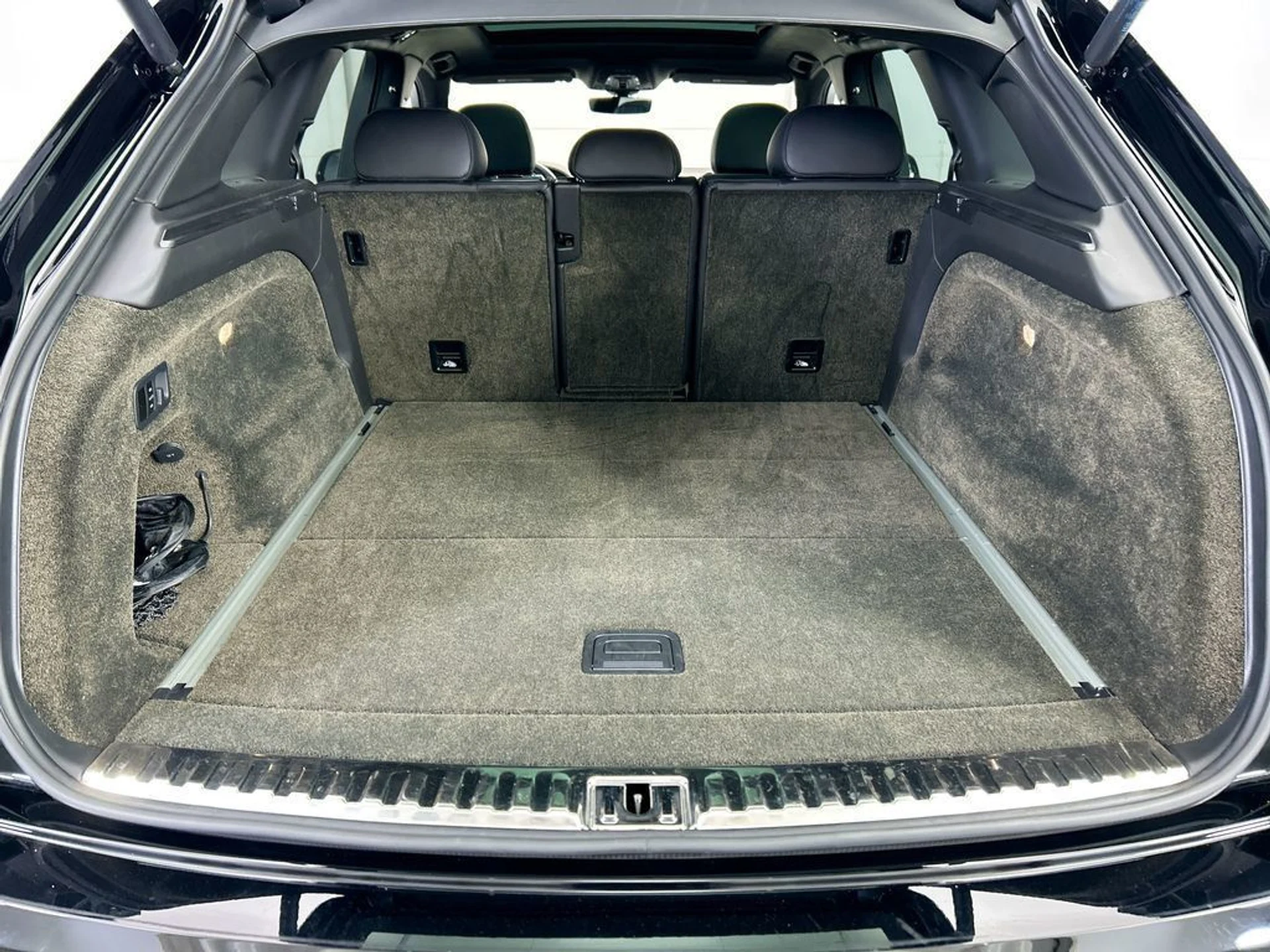 mph026_1808332622_used_2017_bentley_bentayga_w12firsteditionawd_8119_22988932_27_1024_5886401d45